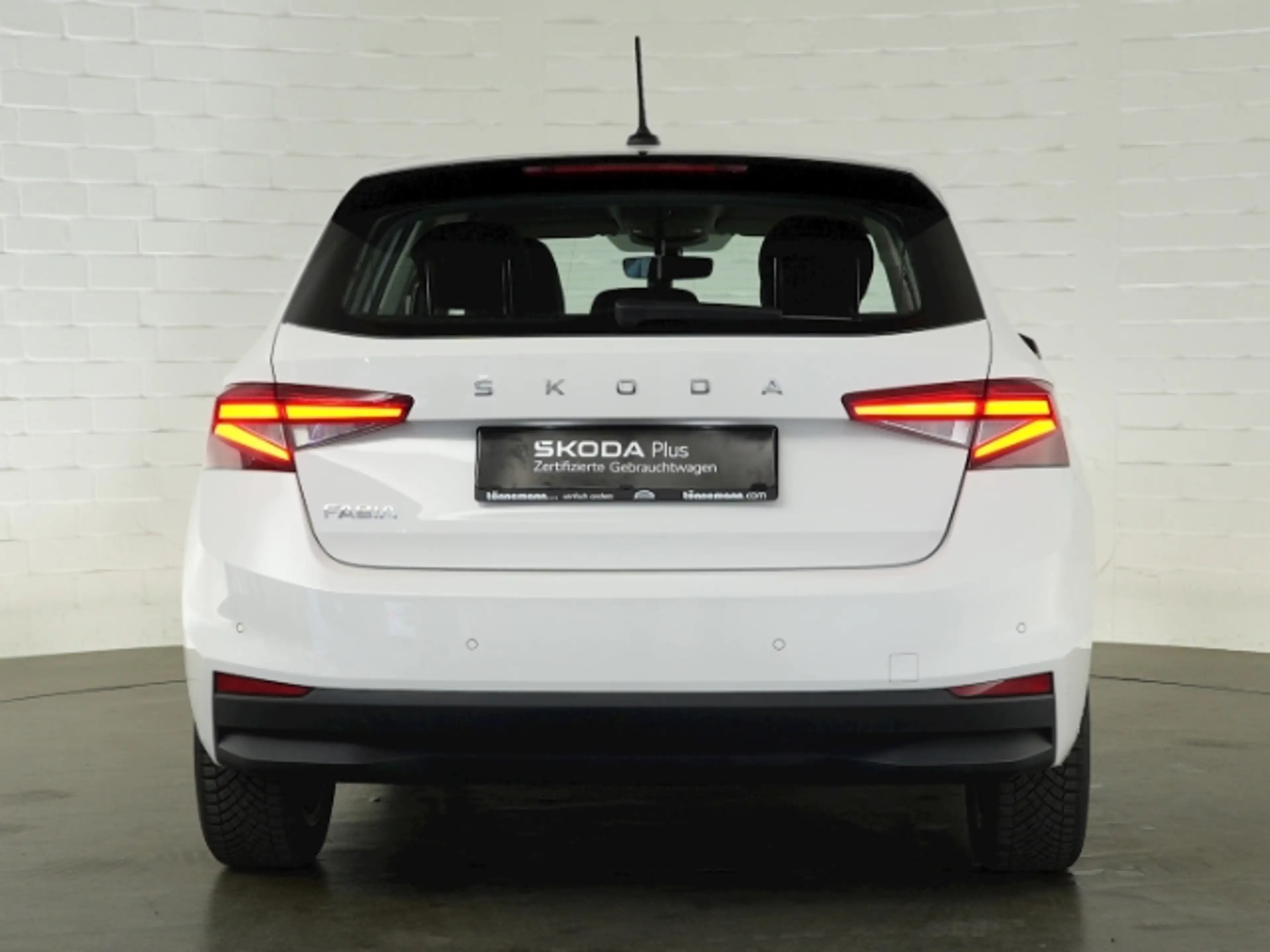 Skoda Fabia TSI TOUR+SITZHEIZUNG+LED LICHT+PARKPILOT VO+HI+SMA — photo 7