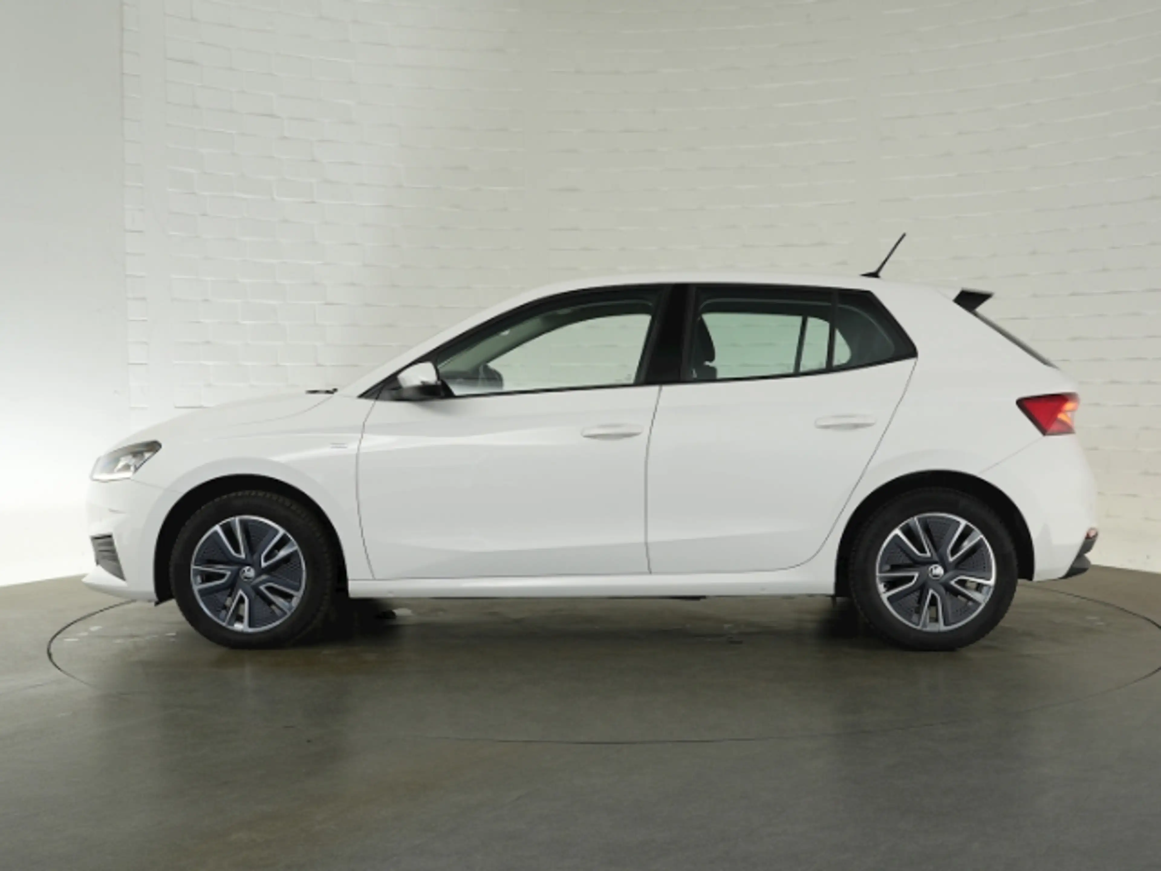 Skoda Fabia TSI TOUR+SITZHEIZUNG+LED LICHT+PARKPILOT VO+HI+SMA — photo 8