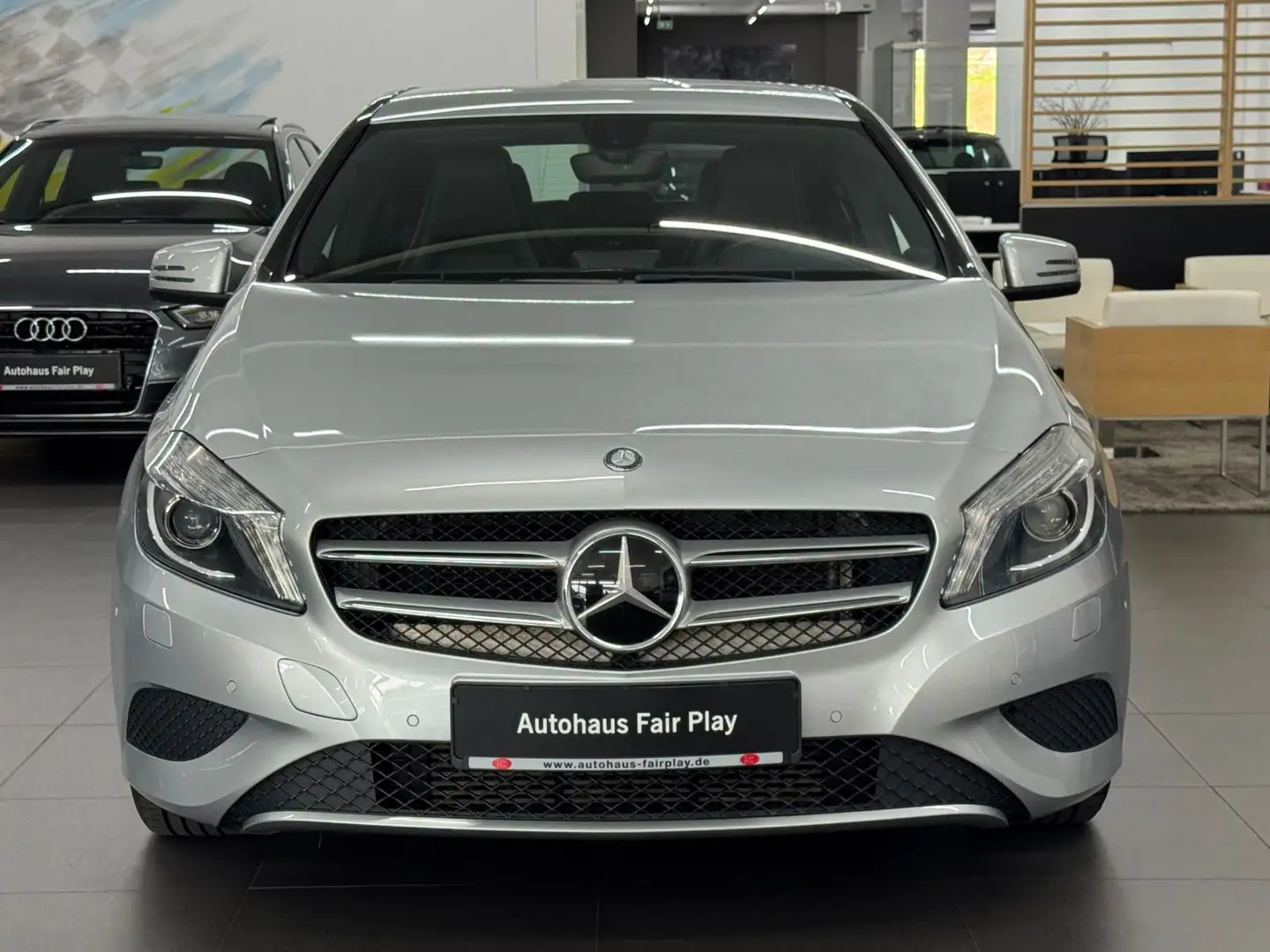 Mercedes-Benz A 180 Style XENON/NAVI/KAMERA/SHZ! Silber - 2