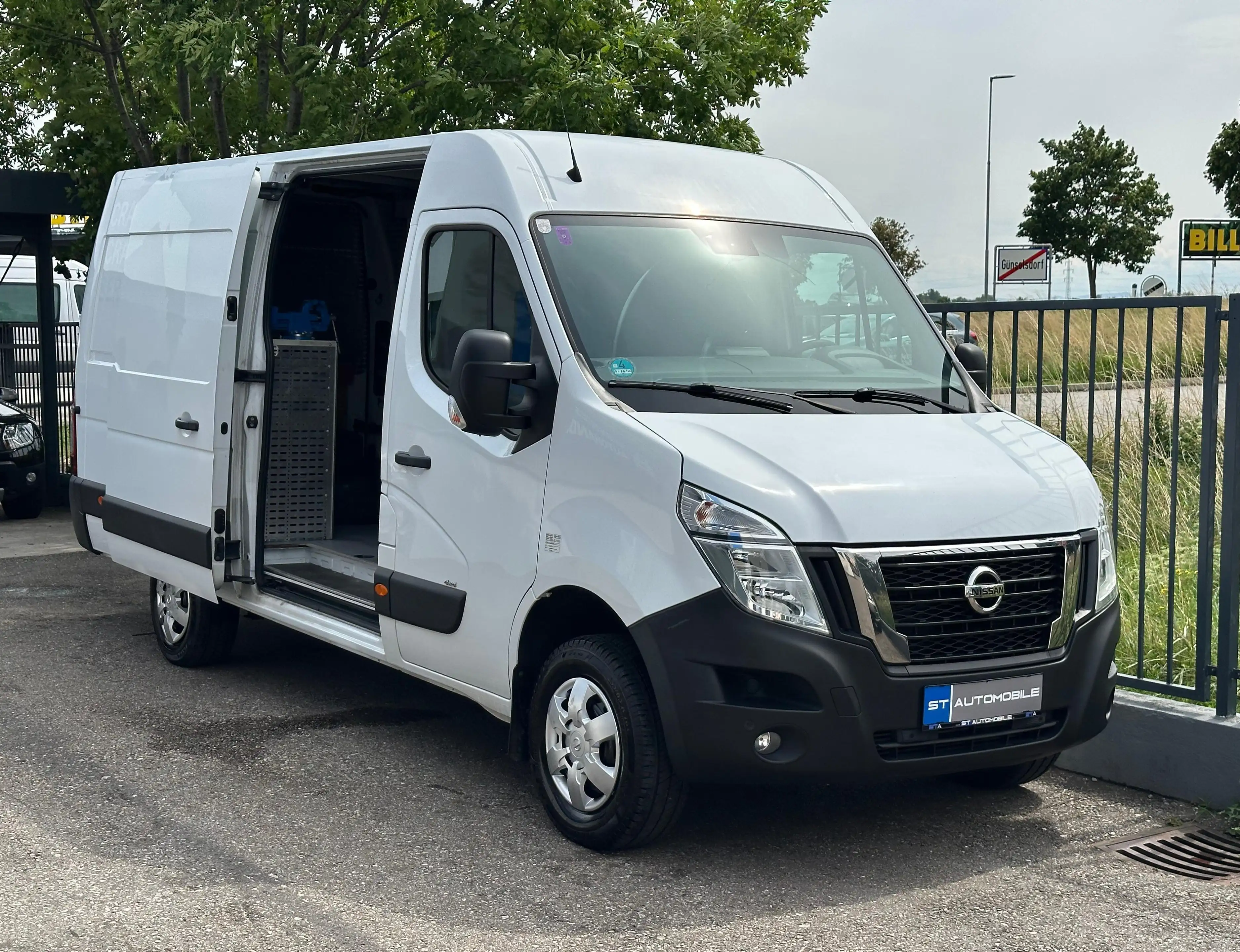 Nissan NV400 Kastenwagen L4H2 2,3dci 4x4 // 1.BESITZ //