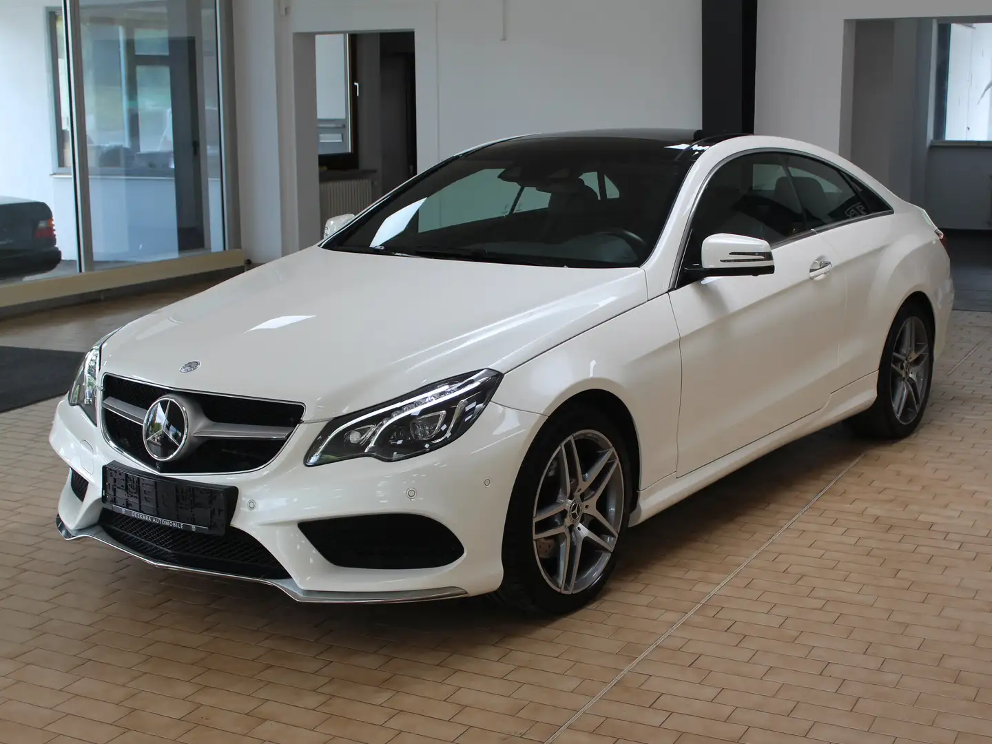 Mercedes-Benz E 350 E 350 Coupe 258PS AMG SPORTPAKET 2,99% Rate369€ Bianco - 1