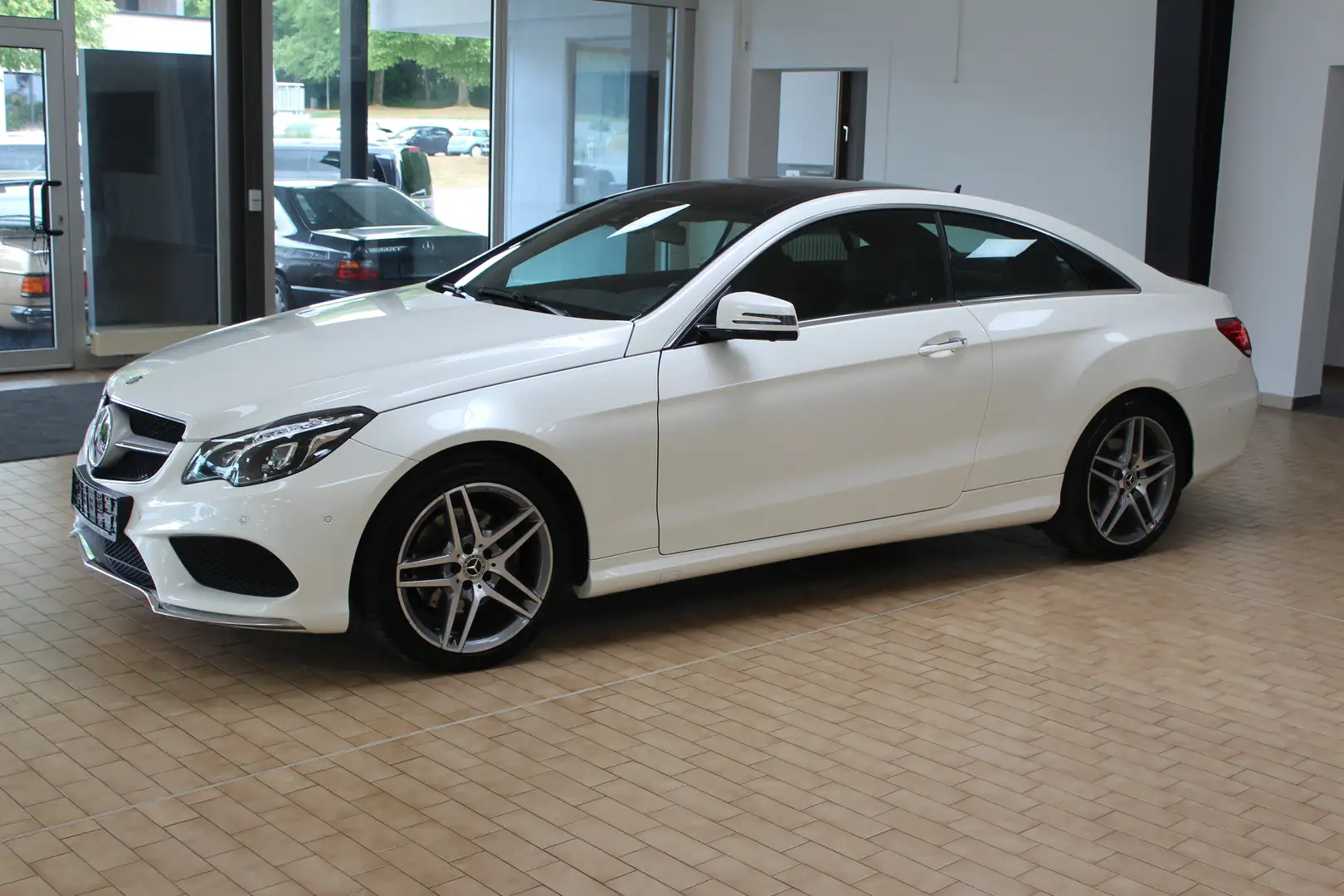 Mercedes-Benz E 350 E 350 Coupe 258PS AMG SPORTPAKET 2,99% Rate369€ Bianco - 2