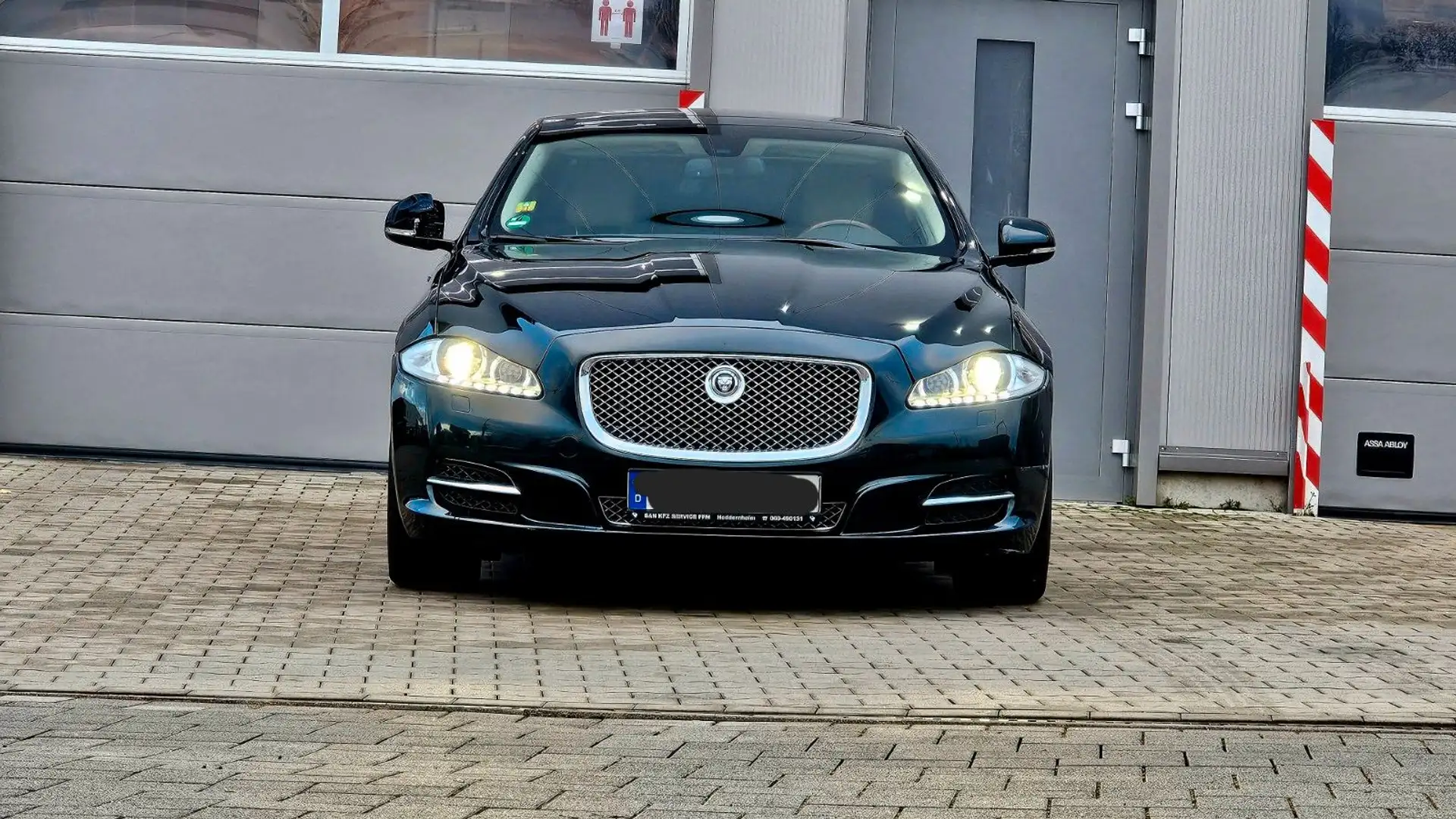 Jaguar XJ L Premium Luxury Shzg+Skühl Navi Lader Pano Grün - 1
