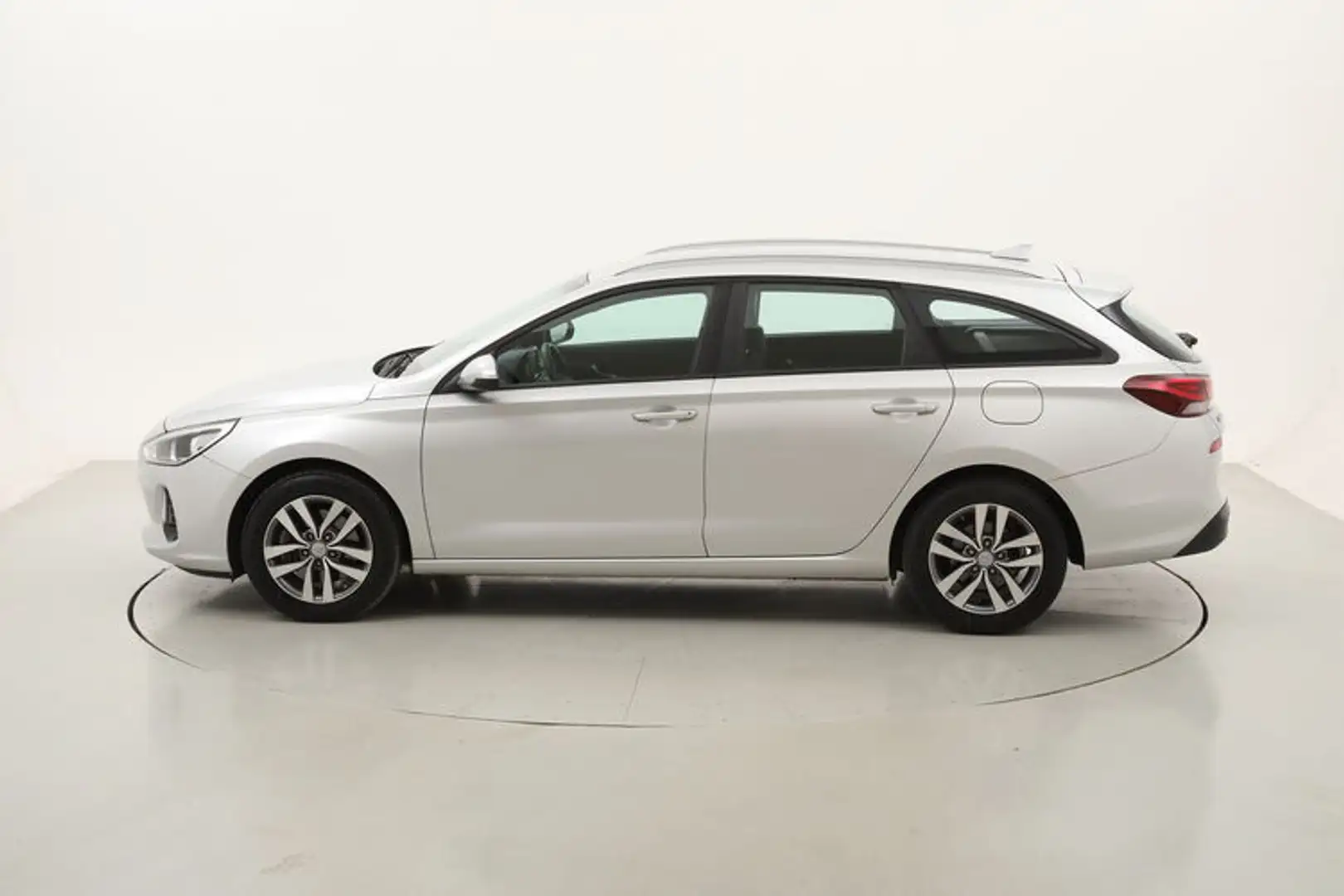 Hyundai i30 Wagon Business 1.6 Diesel 110CV Plateado - 2