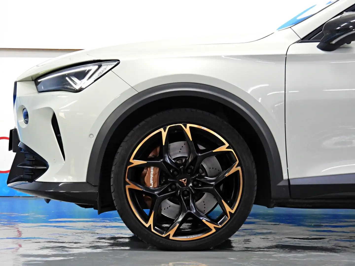 CUPRA Formentor 2.5 TSI 390 VZ5 Taiga Grey DSG 4Drive Beige - 2