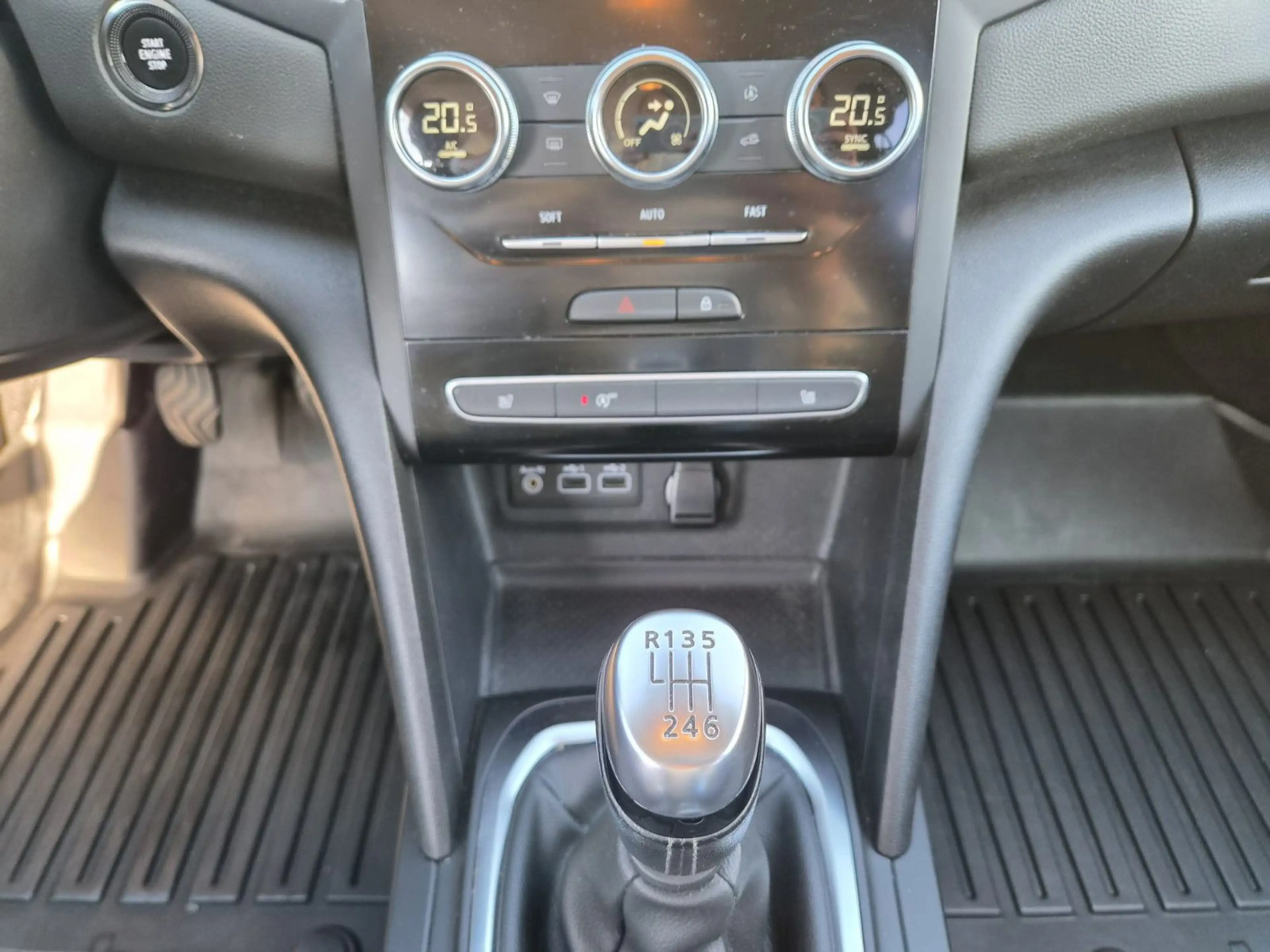 Renault Megane IV Grandtour BusinessEdition*Kamera*1Hand — photo 15
