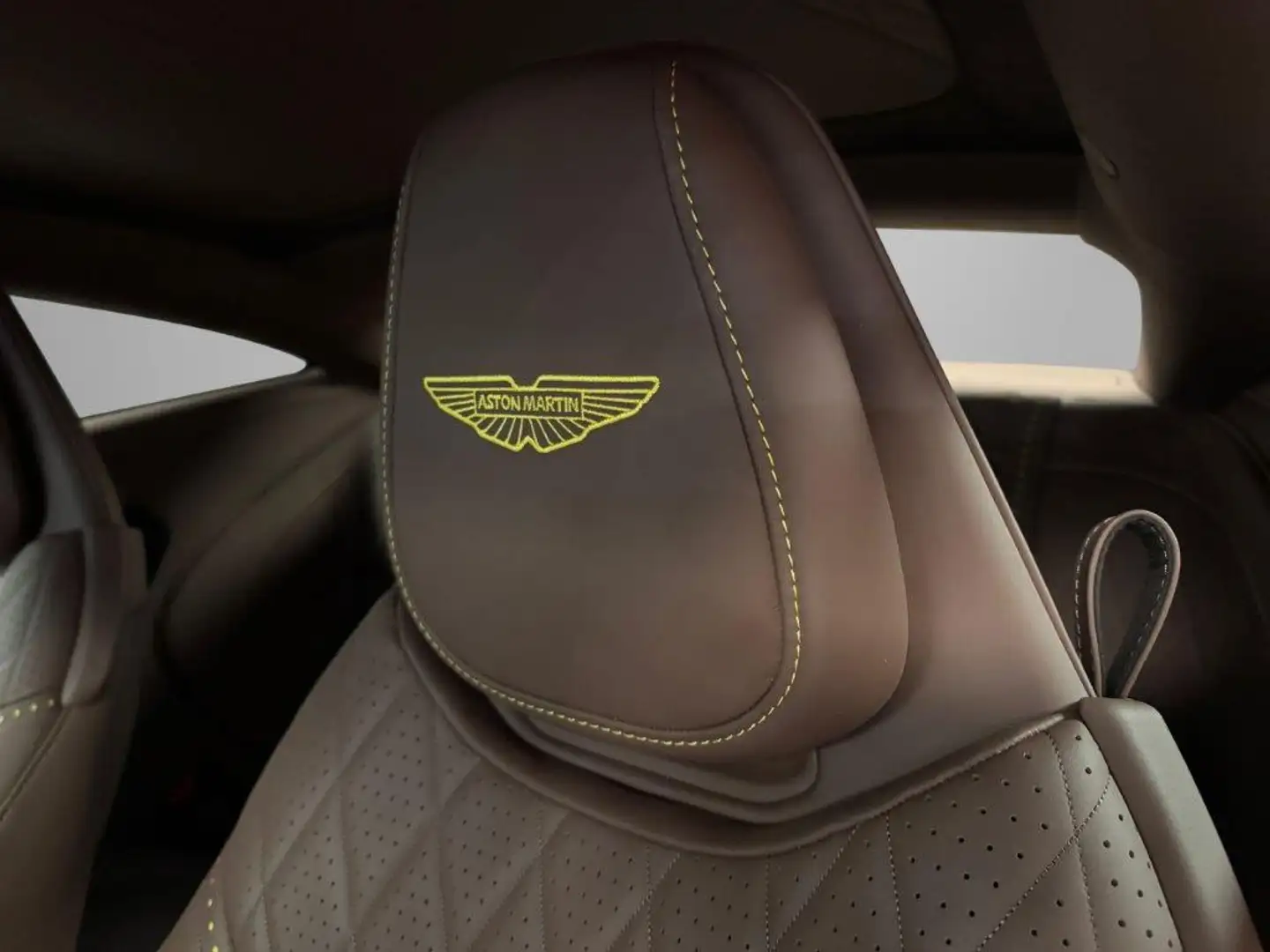 Aston Martin DB12 4.0 V8 Gris - 2