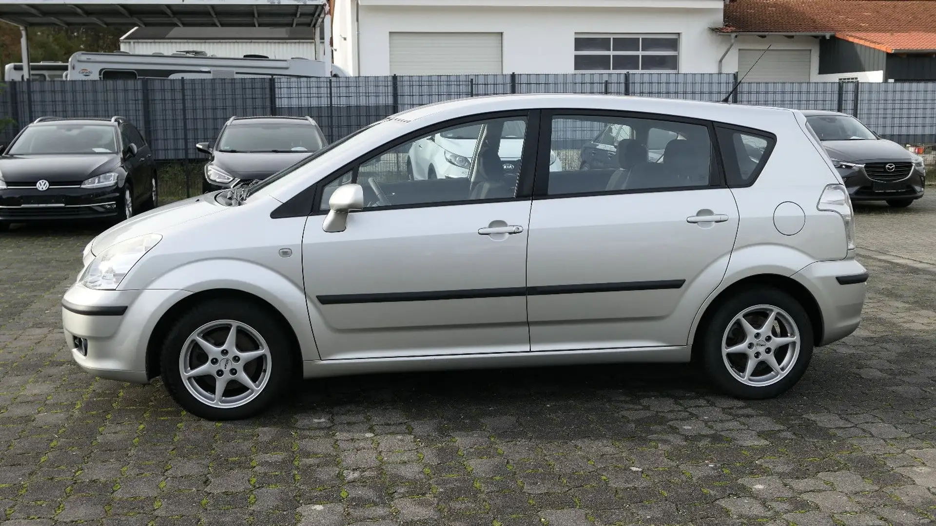 Toyota Corolla Verso 1.6 Sol/7-Sitze/Tempomat Zilver - 2