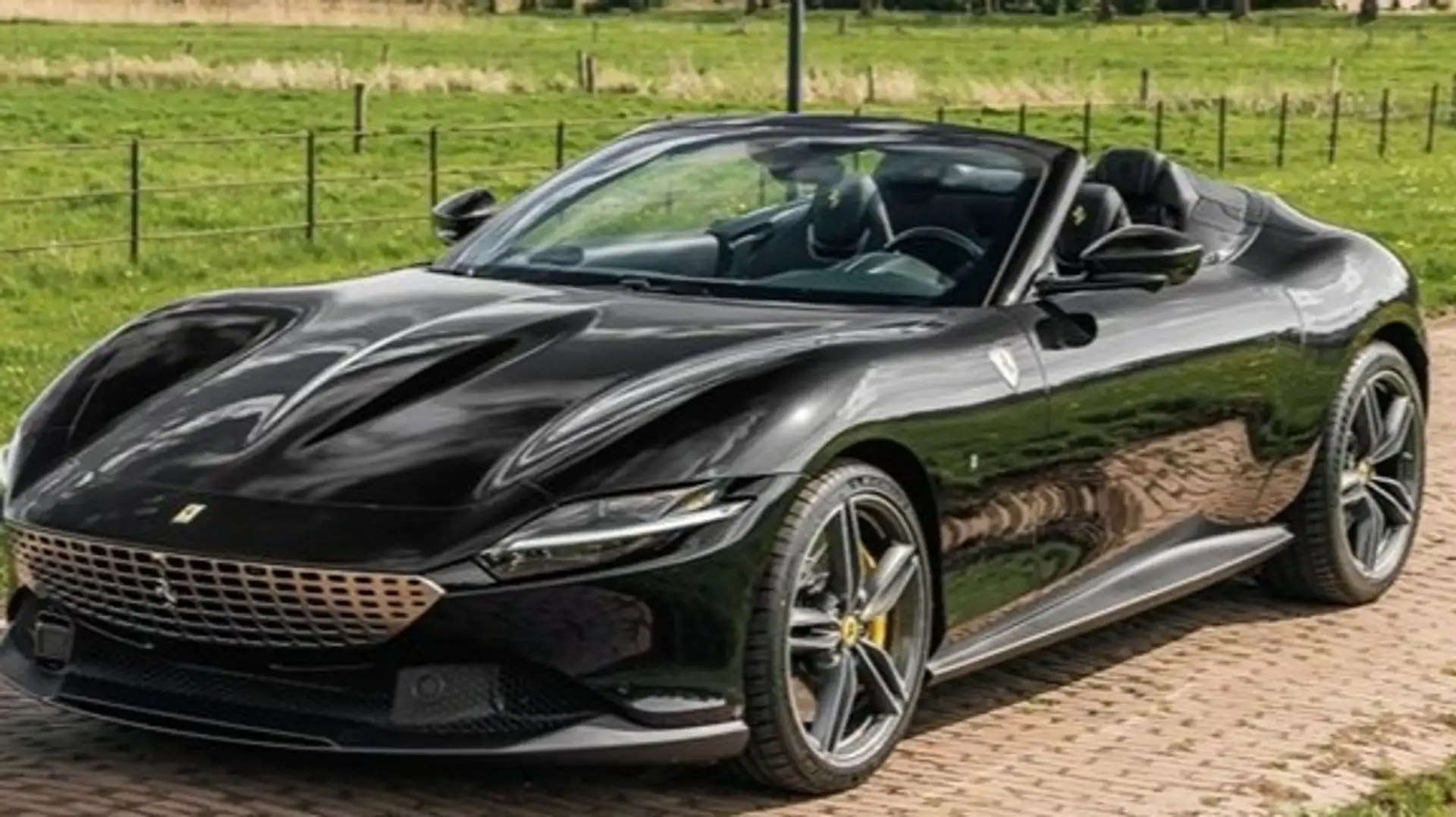 Ferrari Roma Fekete - 1