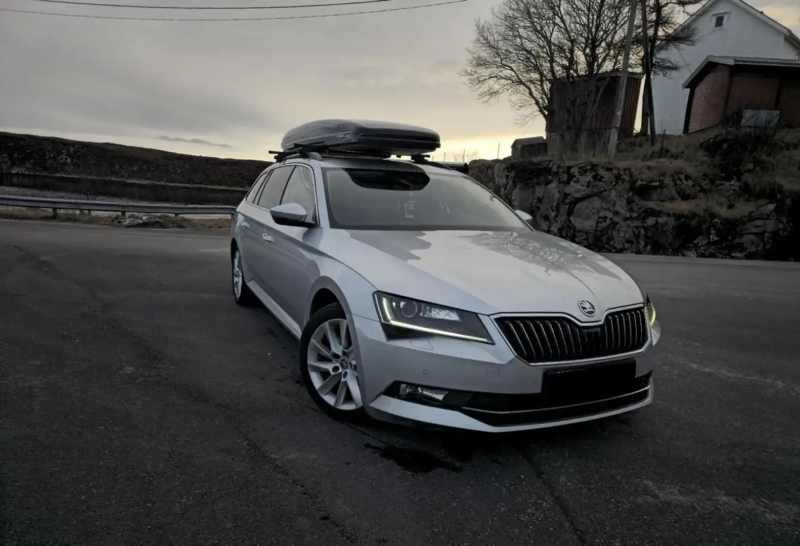 Skoda Superb Superb Combi 1.6 TDI Style Silber - 2