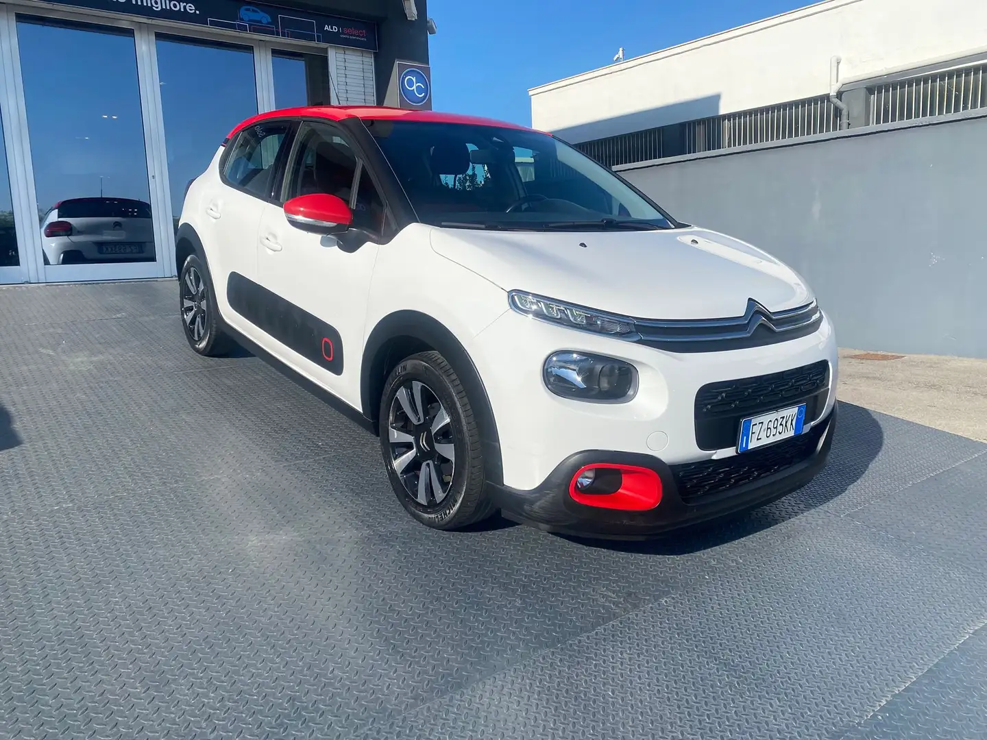 Citroen C3 C3 III 2017 1.2 puretech Shine s Bianco - 2