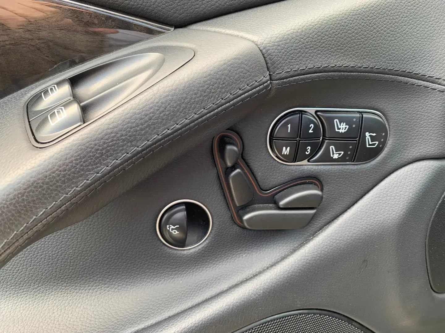 Mercedes-Benz SL 63 AMG H & K, Sitzklima, ILS, Sahnestückchen Schwarz - 2