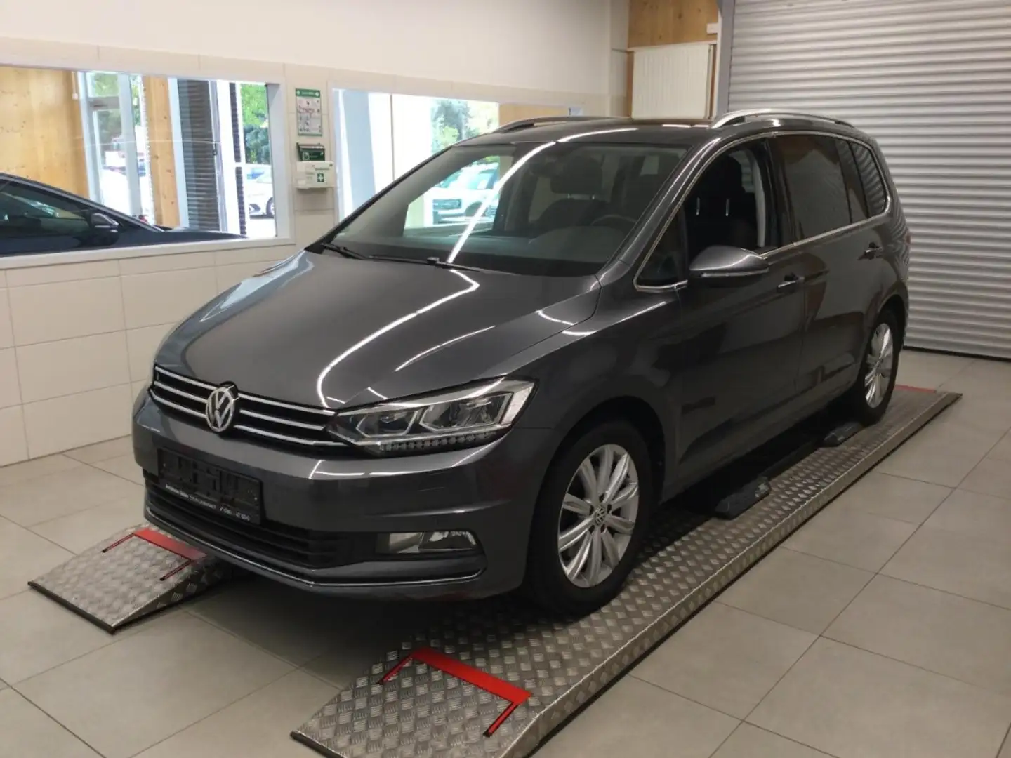 Volkswagen Touran 2.0 TDI DSG HIGHLINE LED SHZ ISOFIX LENDEWIRBEL Grau - 1