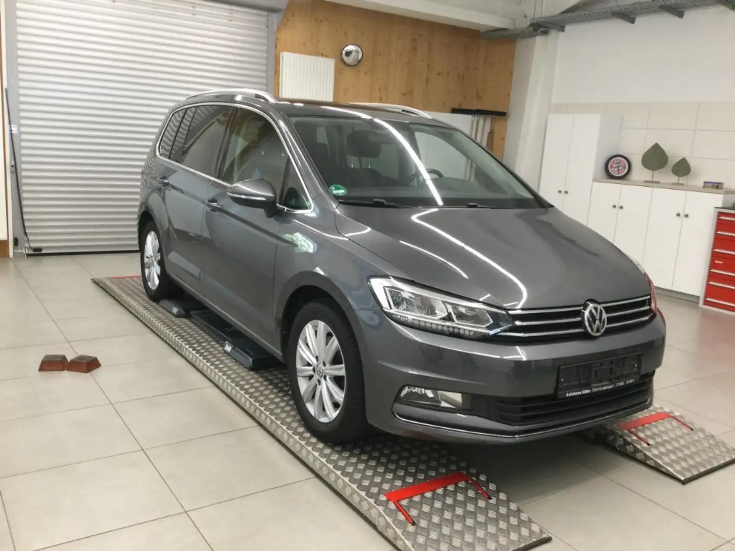 Volkswagen Touran 2.0 TDI DSG HIGHLINE LED SHZ ISOFIX LENDEWIRBEL Grau - 2