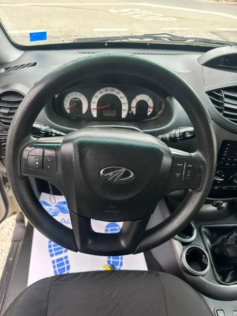 Mahindra Quanto 2.2 C8 4wd 5p.ti N1 Weiß - 2