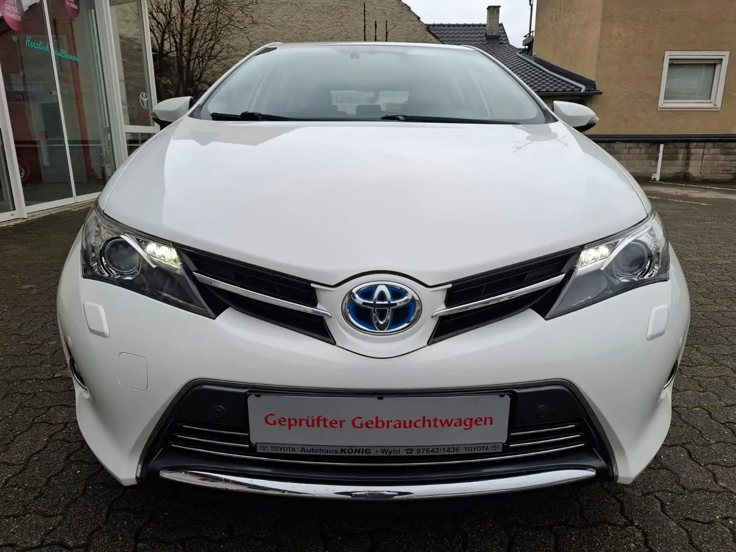 Toyota Auris Hybrid Executive Blanco - 2