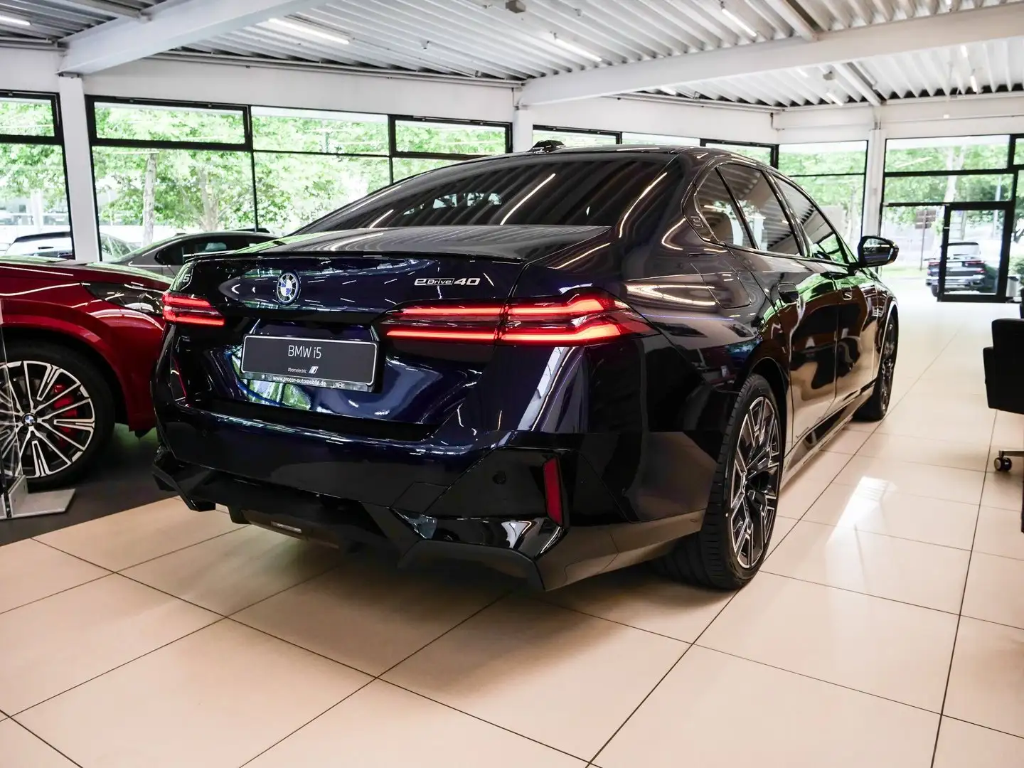 BMW i5 eDrive40 M Sport AHK 360°KAM RFK NAVI LED Bleu - 2