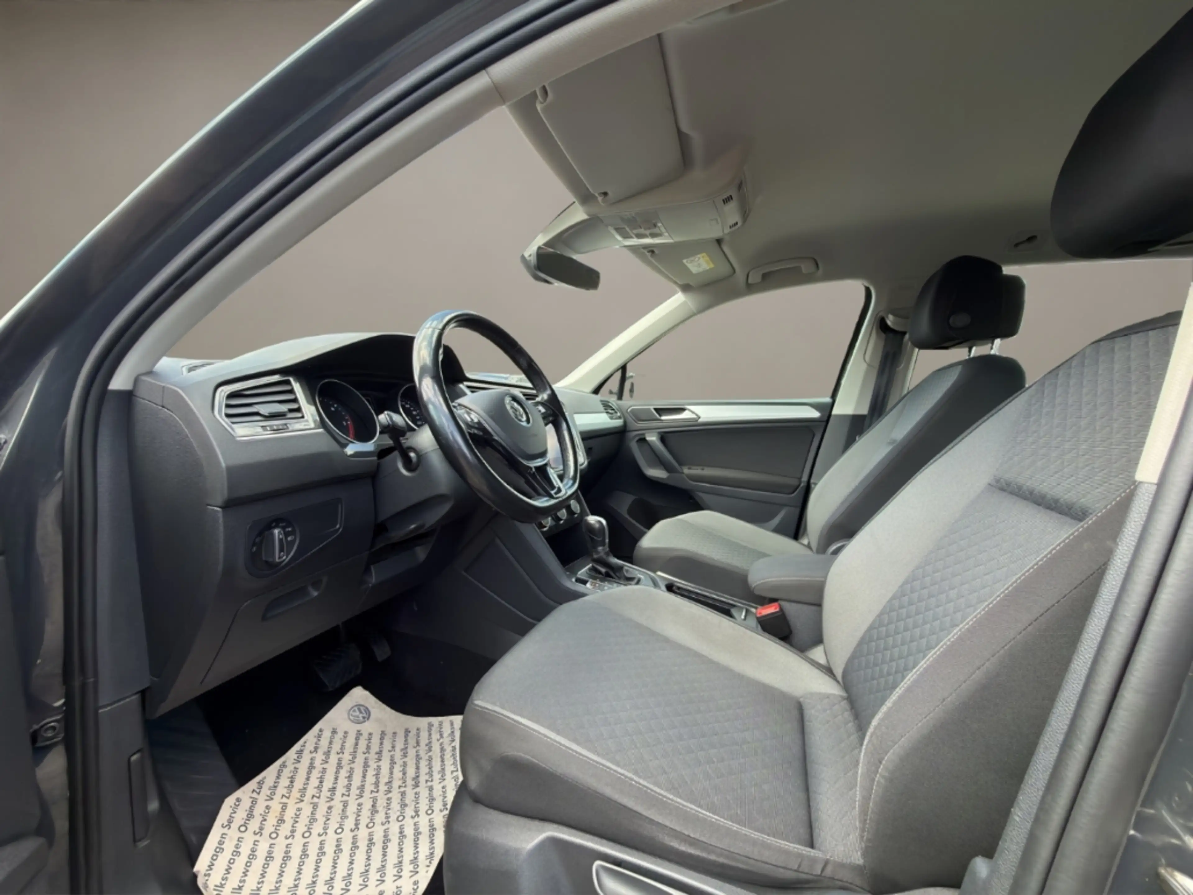 Volkswagen Tiguan 2.0 TDI DSG (nur an Händler/Export) — photo 10