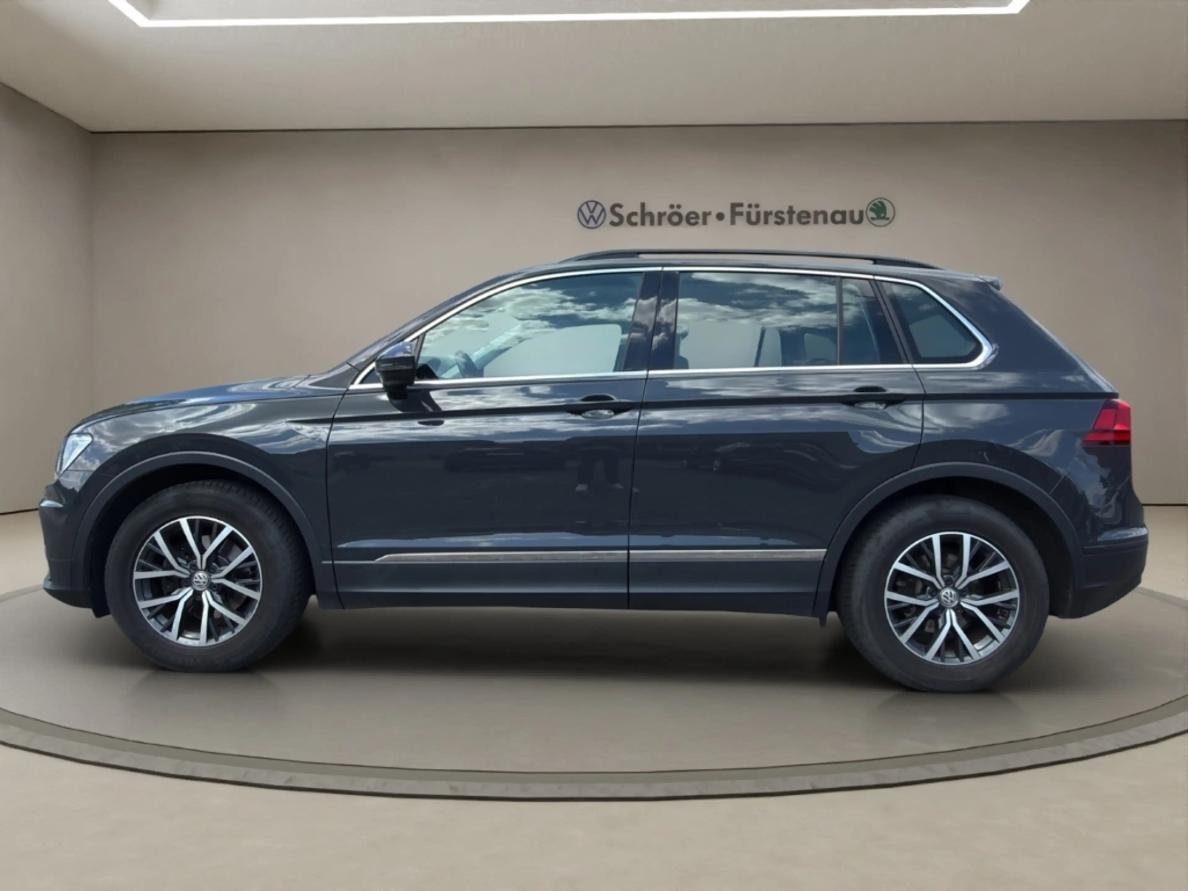Volkswagen Tiguan 2.0 TDI DSG (nur an Händler/Export) — photo 2
