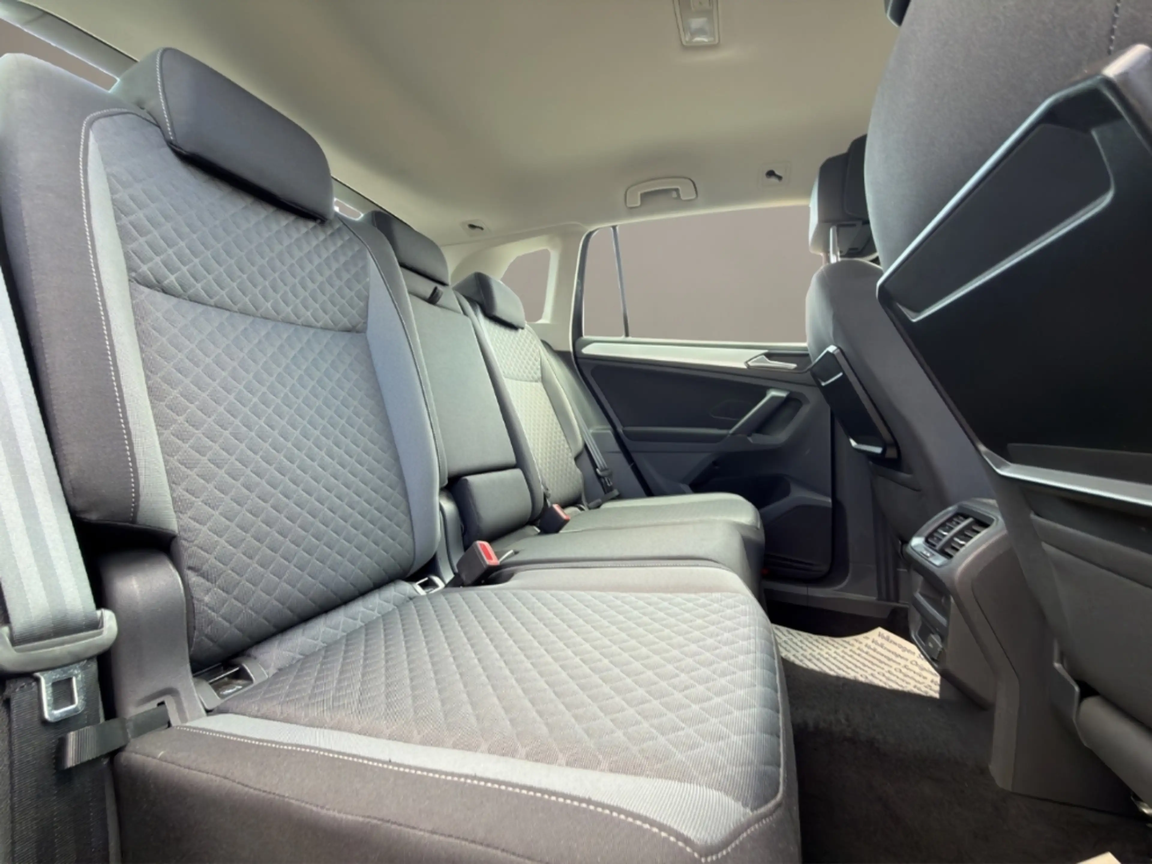 Volkswagen Tiguan 2.0 TDI DSG (nur an Händler/Export) — photo 13