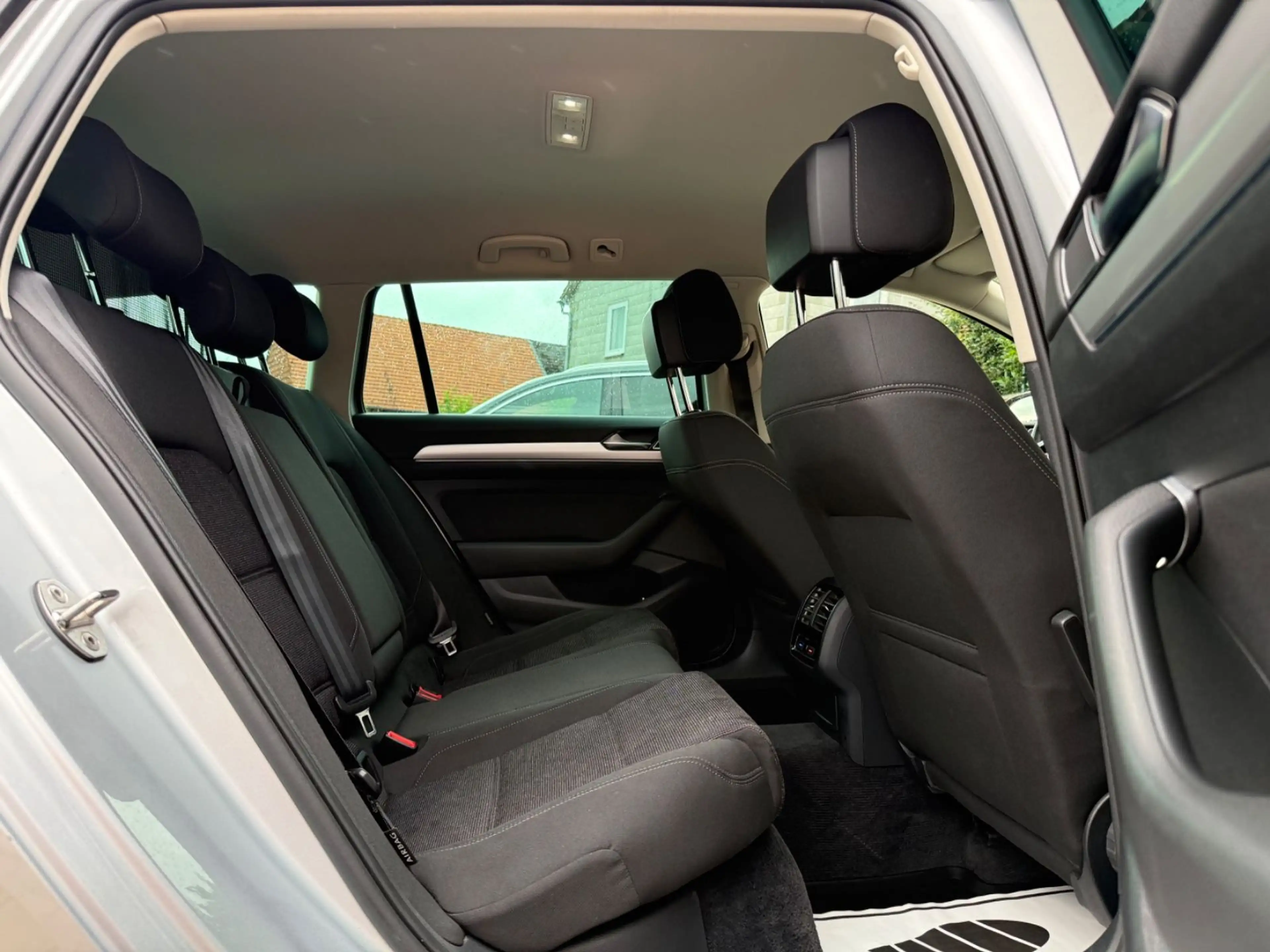 Volkswagen Passat Variant 2.0 TDI DSG/KEYLESS/PRO/FAP+ — photo 11