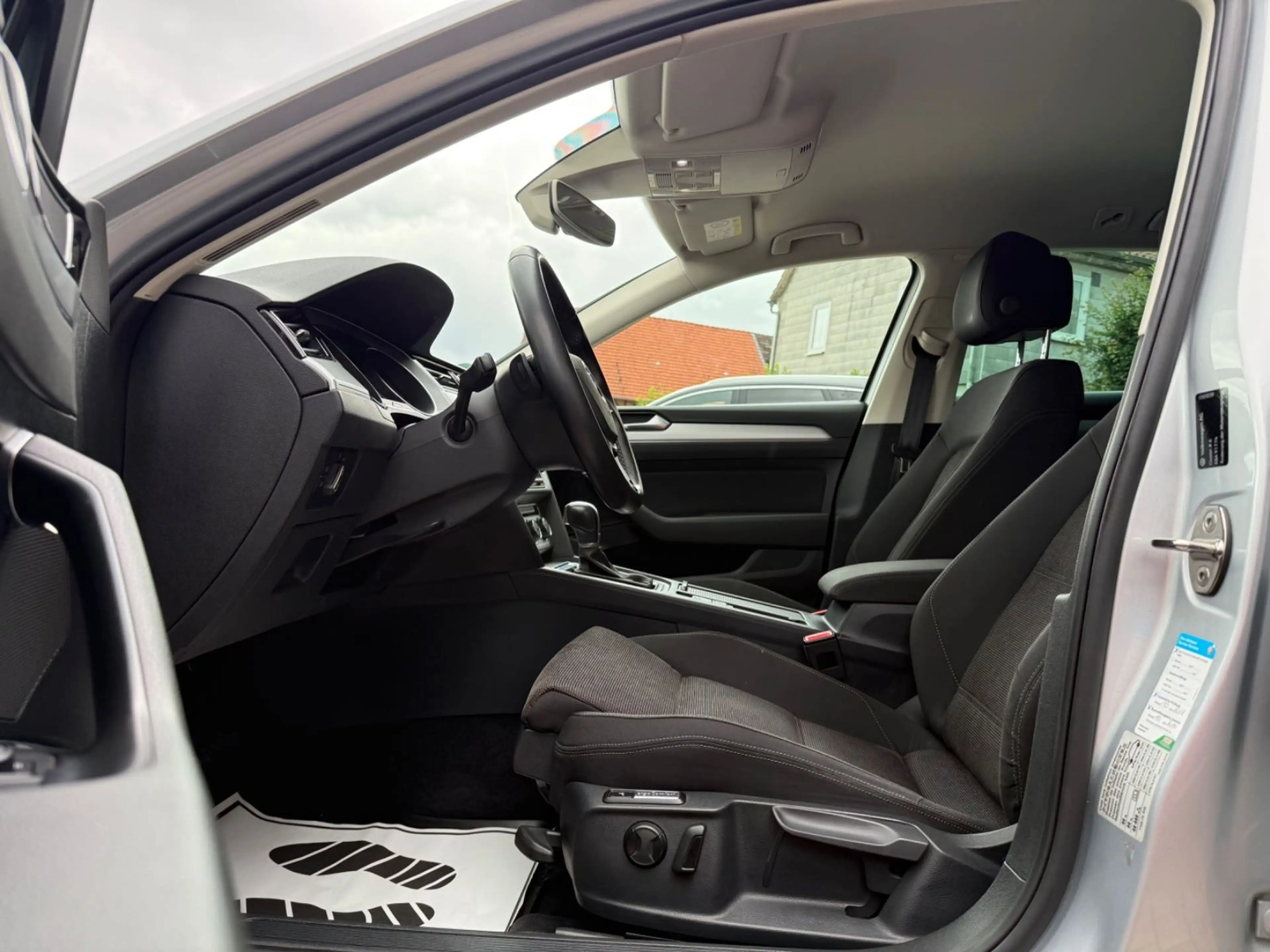 Volkswagen Passat Variant 2.0 TDI DSG/KEYLESS/PRO/FAP+ — photo 9