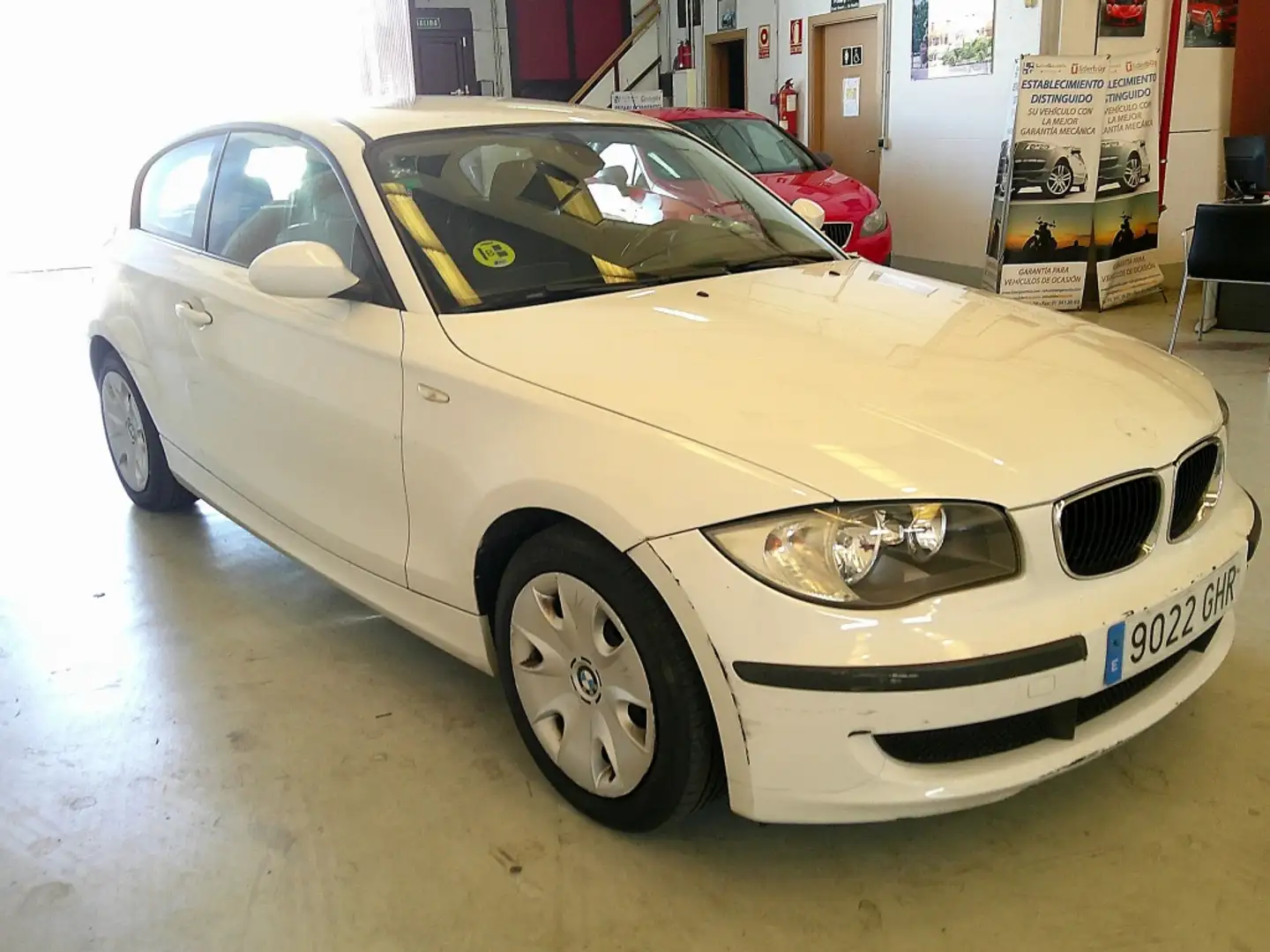 BMW 118 118d Білий - 2