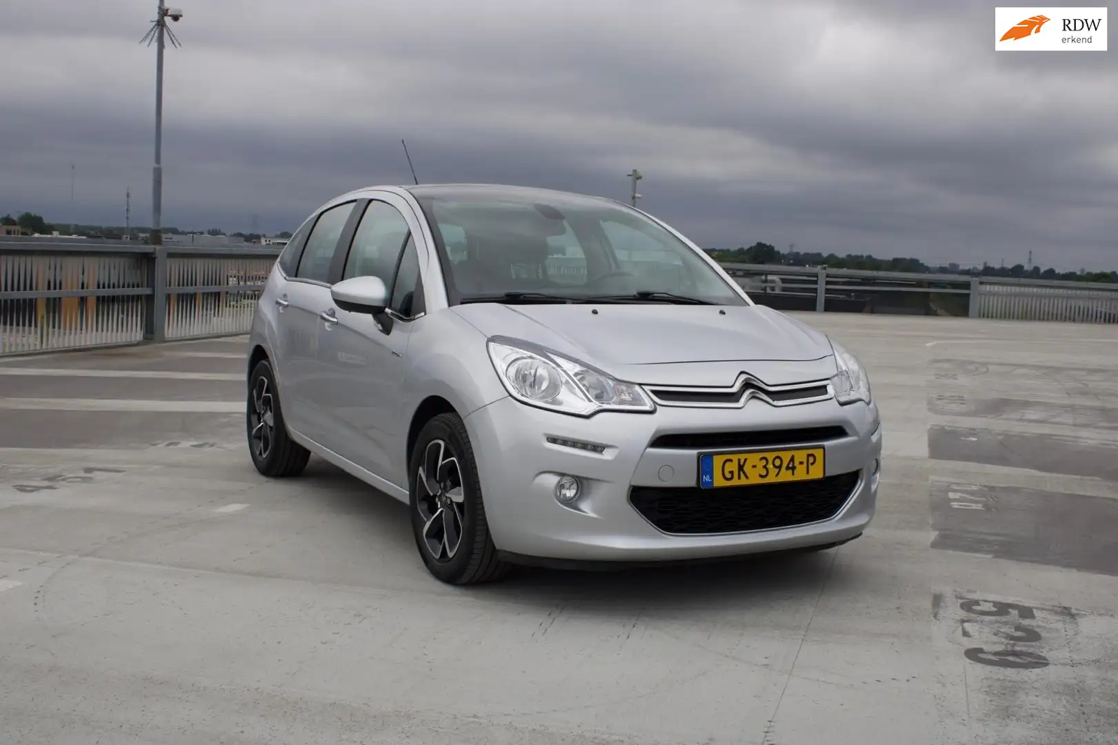 Citroen C3 1.2 PureTech Exclusive Grijs - 1
