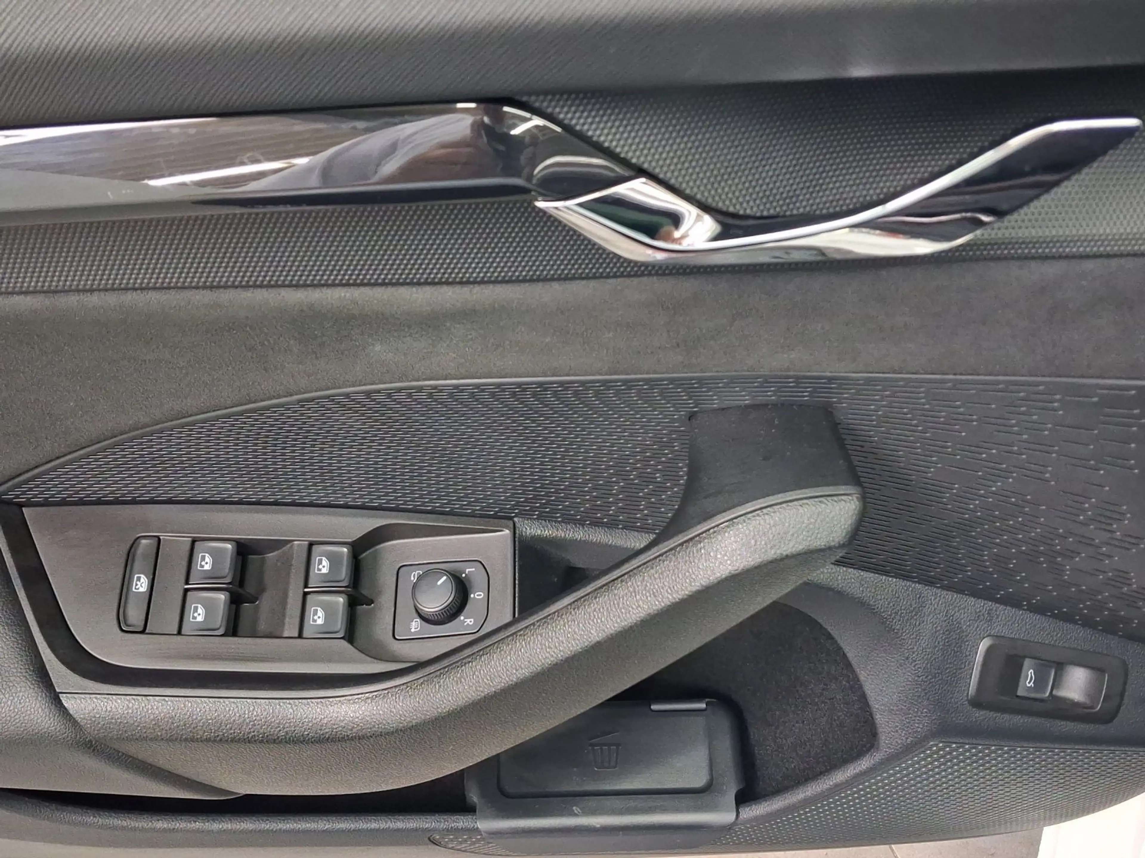Skoda Octavia Combi 2.0 TDI DSG RS MATRIX PANO LM18 — photo 8