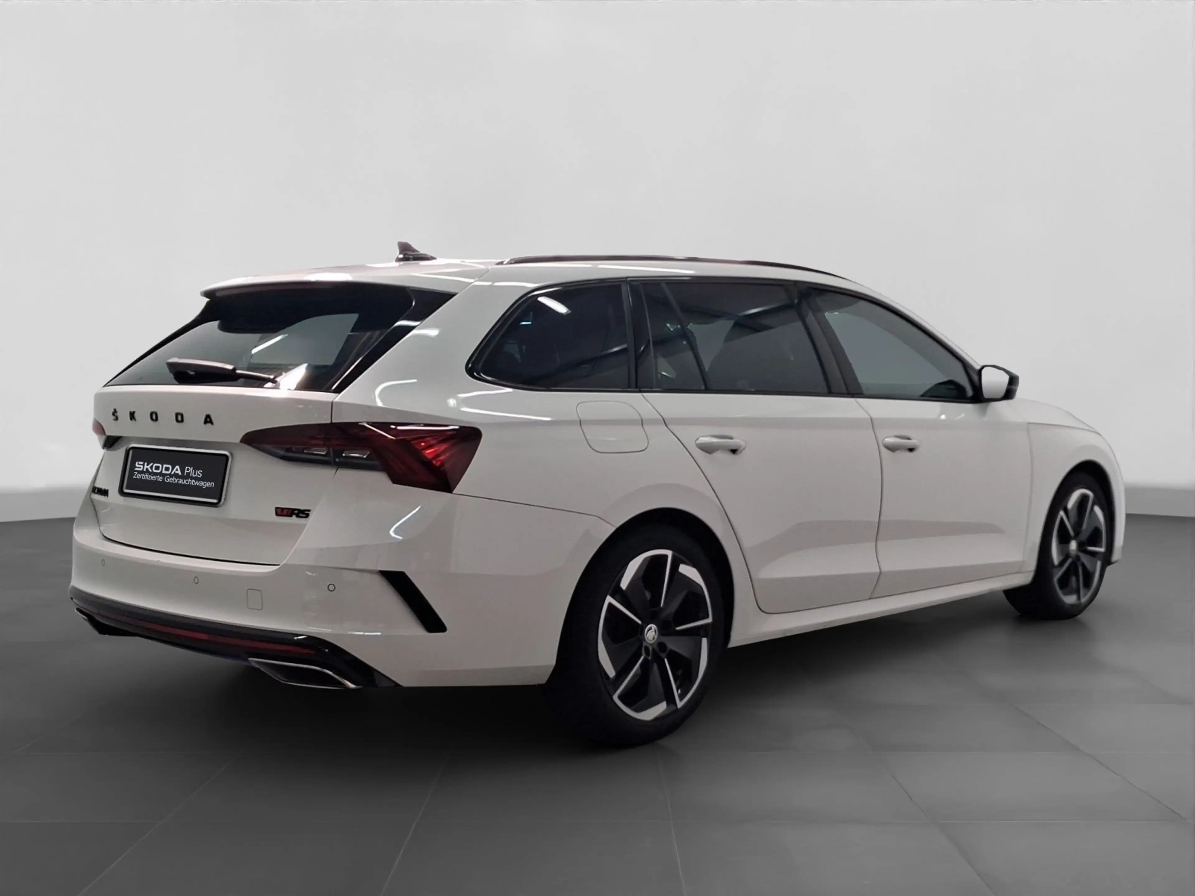 Skoda Octavia Combi 2.0 TDI DSG RS MATRIX PANO LM18 — photo 3