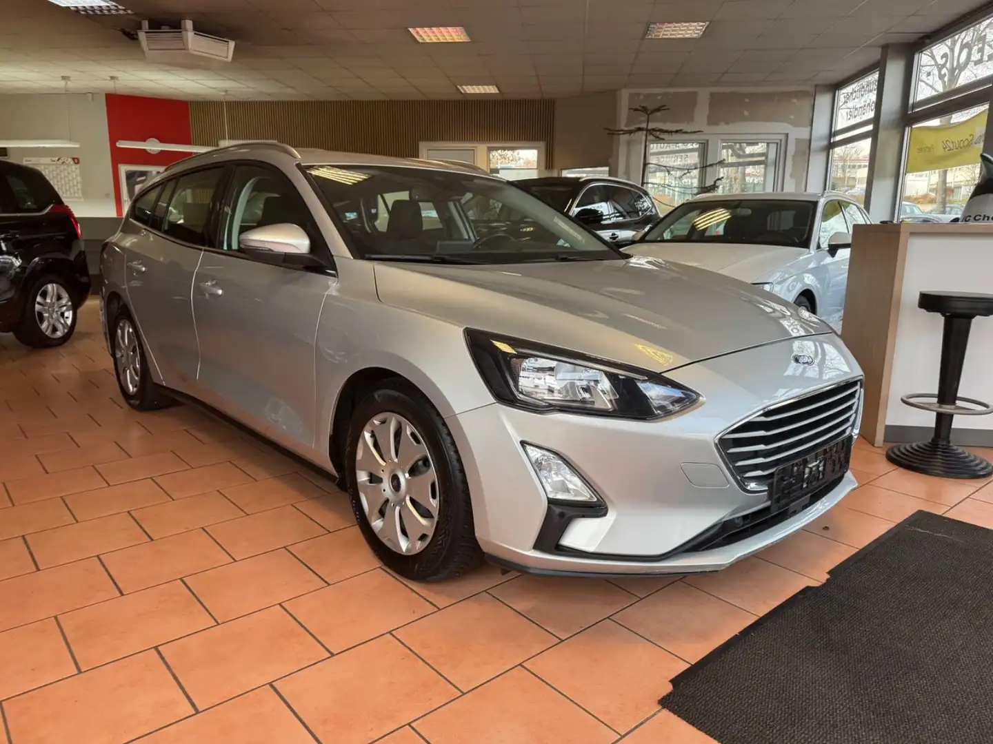 Ford Focus Turnier Cool & Connect Silber - 1