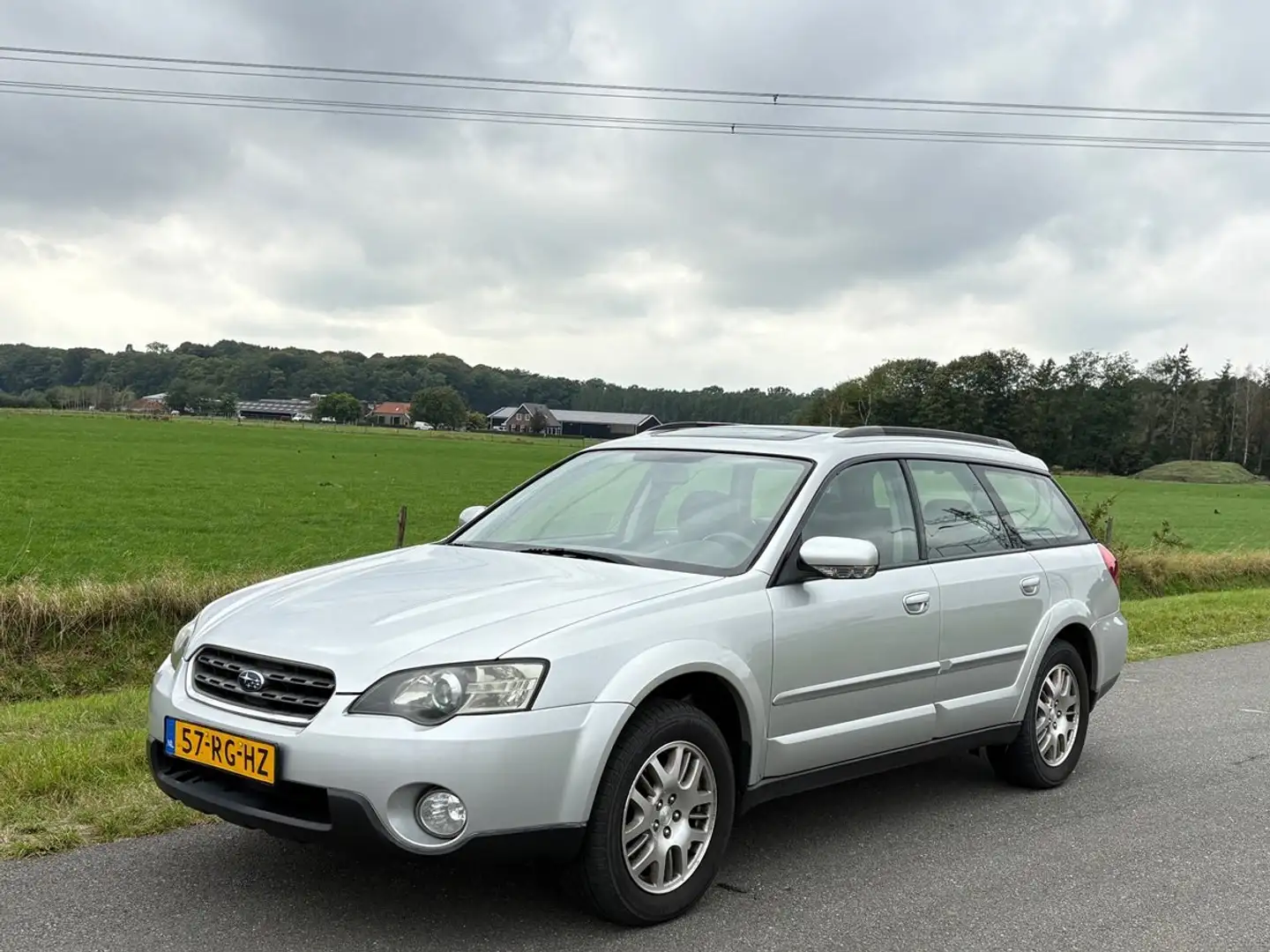 Subaru OUTBACK 2.5i, Pano, Cruise, ECC, Haak, Isofix, 19x Beurt Grau - 2
