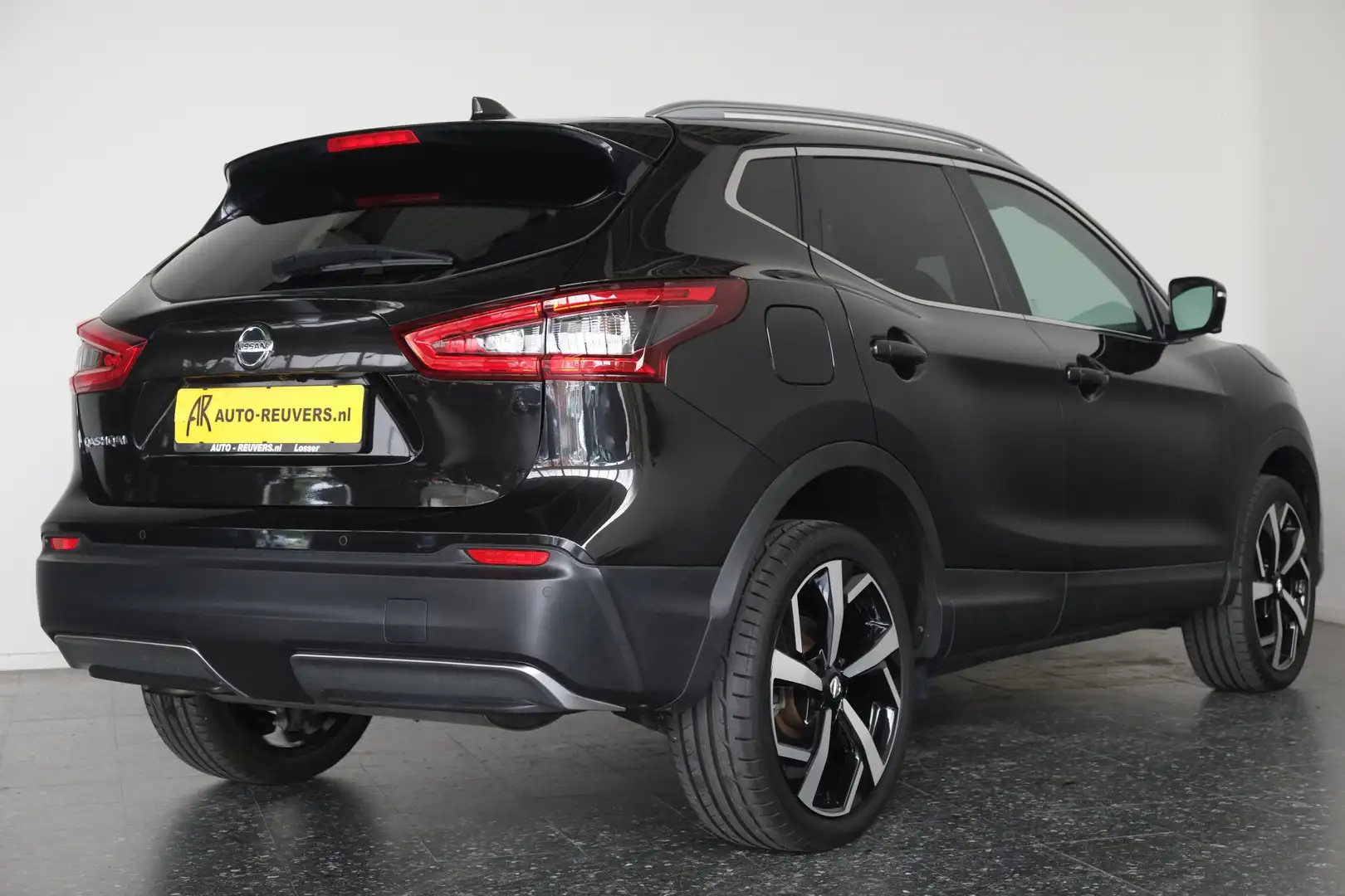 Nissan Qashqai 1.6 Tekna 163 pk / LED / Navi / Camera / Trekhaak Noir - 2