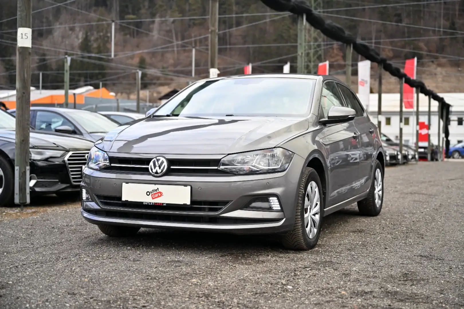 Volkswagen Polo VI 1.6 TDI Comfortline NAV+CARPLAY+PARKHILFE Grau - 2
