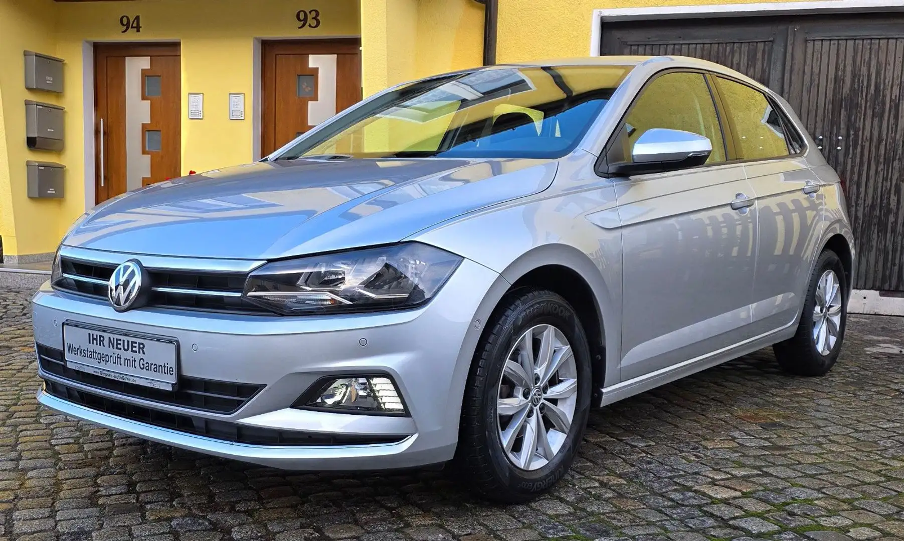 Volkswagen Polo VI "Highline"_Sitzh_Parkpilot vo+hinten... Argent - 1
