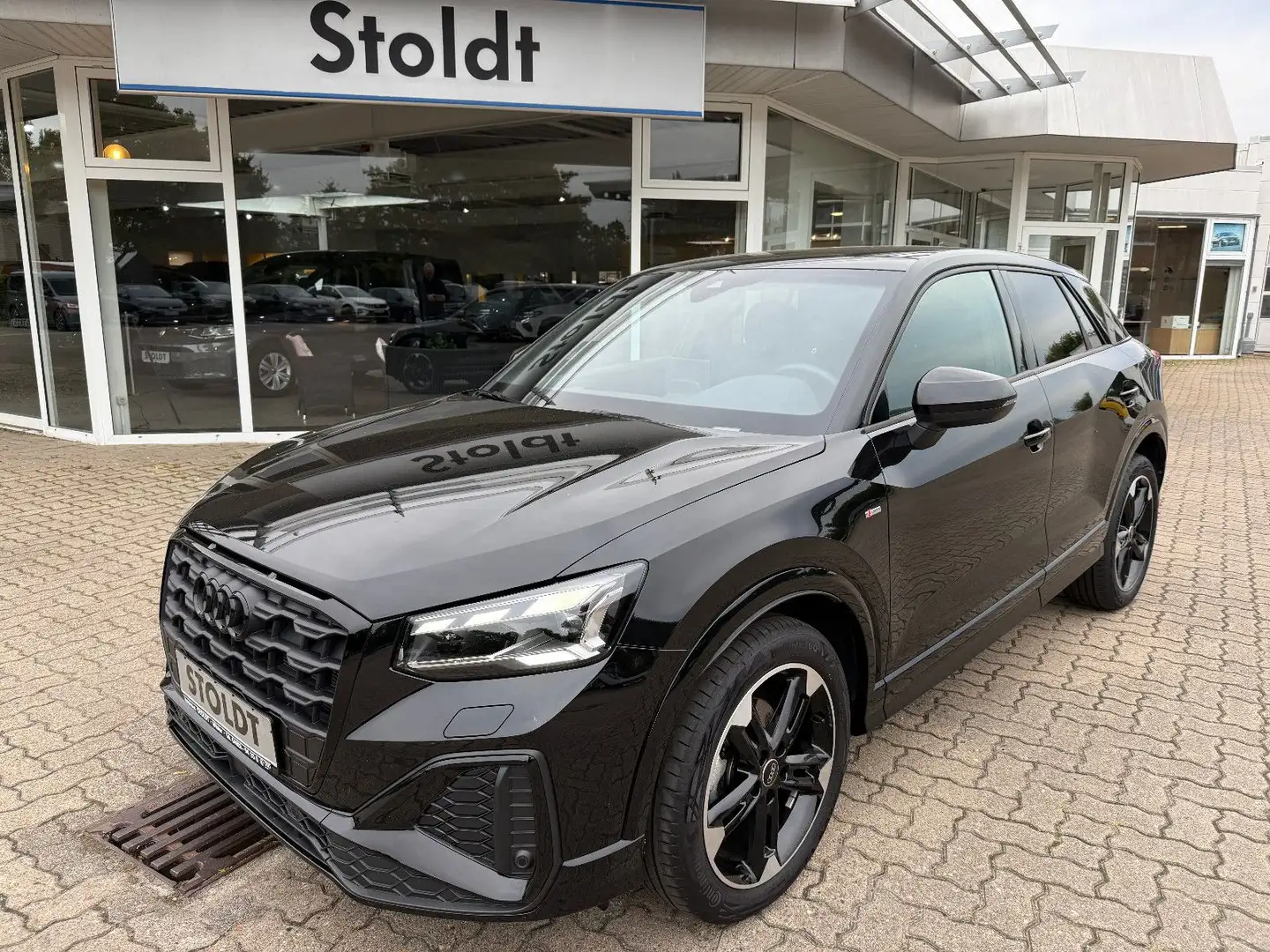 Audi Q2 35 TFSI S line S tronic AHK Schwarz - 1