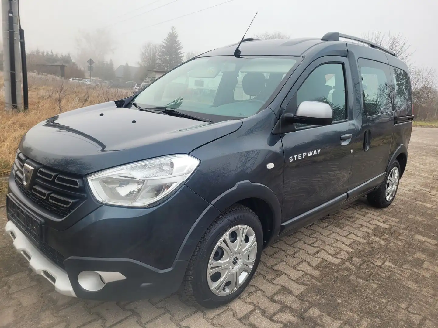 Dacia Dokker Stepway Grau - 1