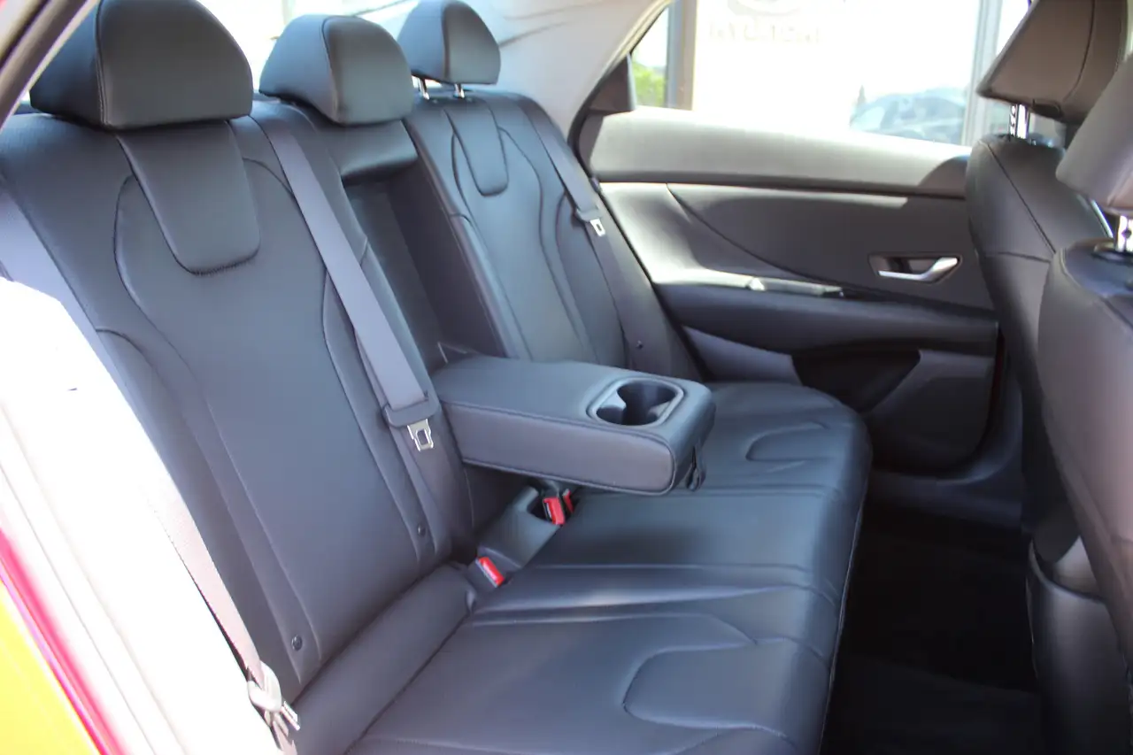 Hyundai ELANTRA снимка Hyundai ELANTRA