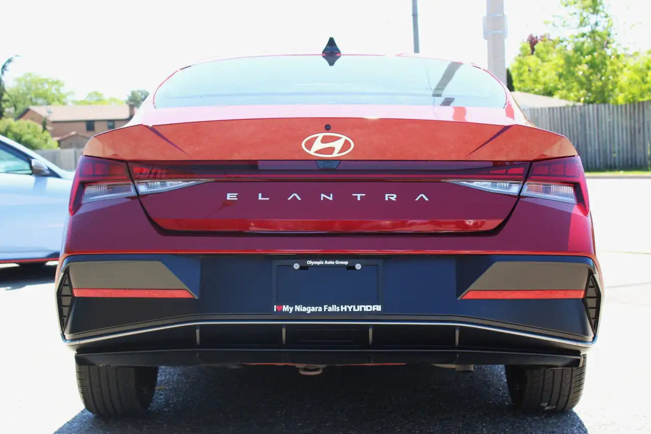 Hyundai ELANTRA снимка Hyundai ELANTRA