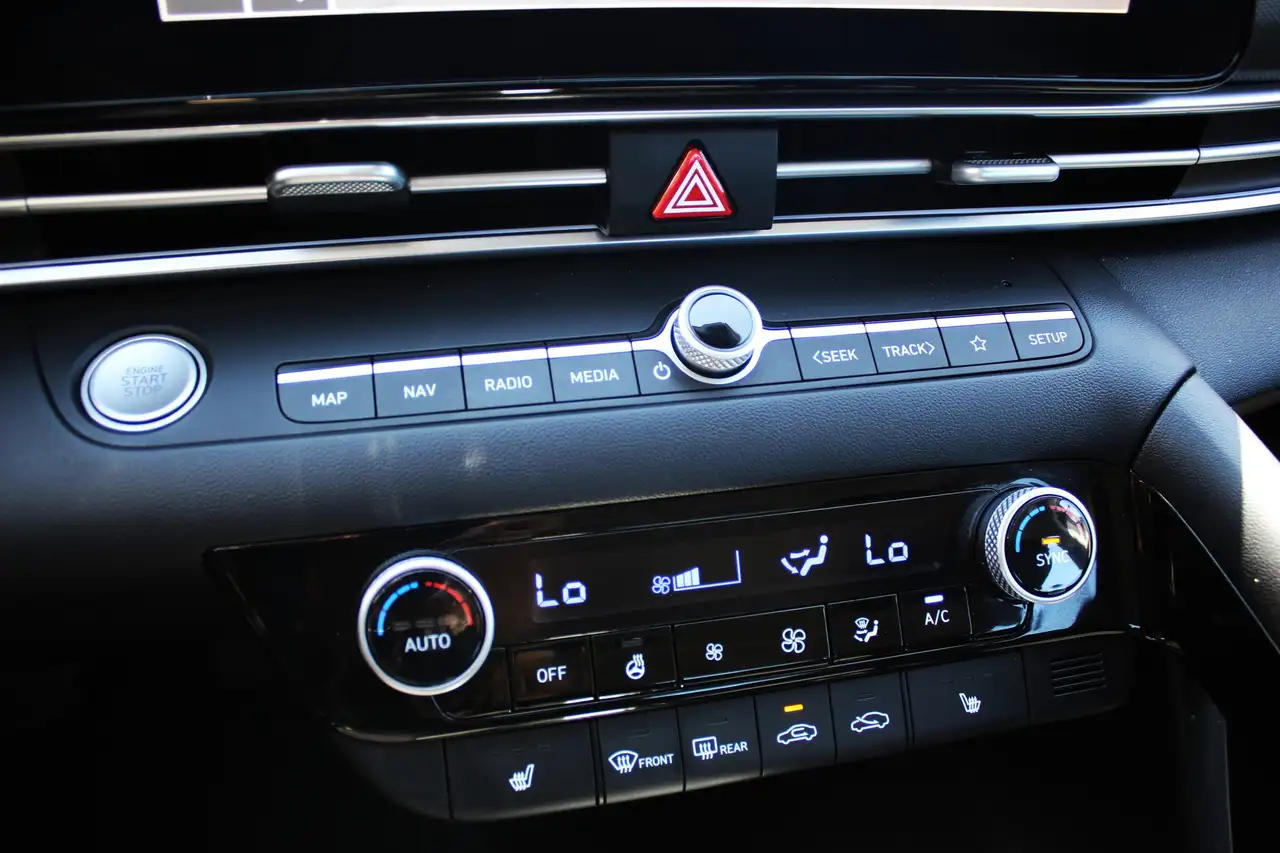 Hyundai ELANTRA снимка Hyundai ELANTRA