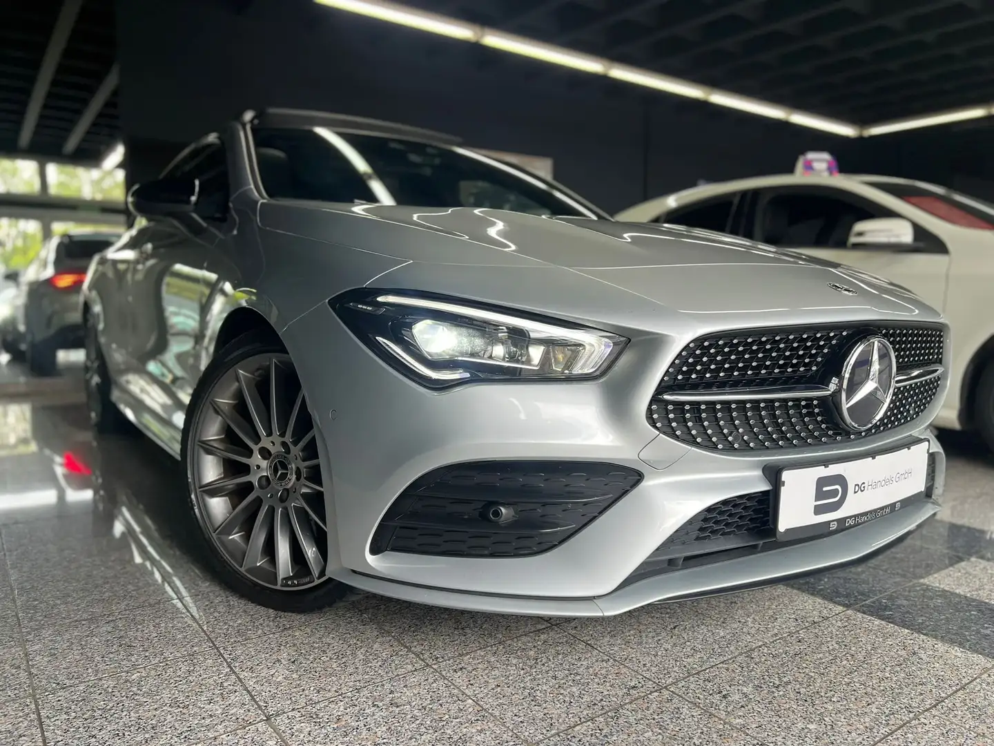 Mercedes-Benz CLA 200 CLA 200 coupe AMG Line Night-P. (40.890KM,Pano.) Argento - 2