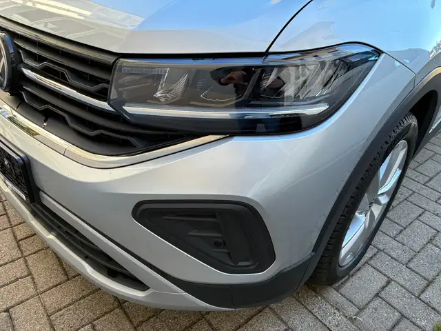 Volkswagen T-Cross view 3