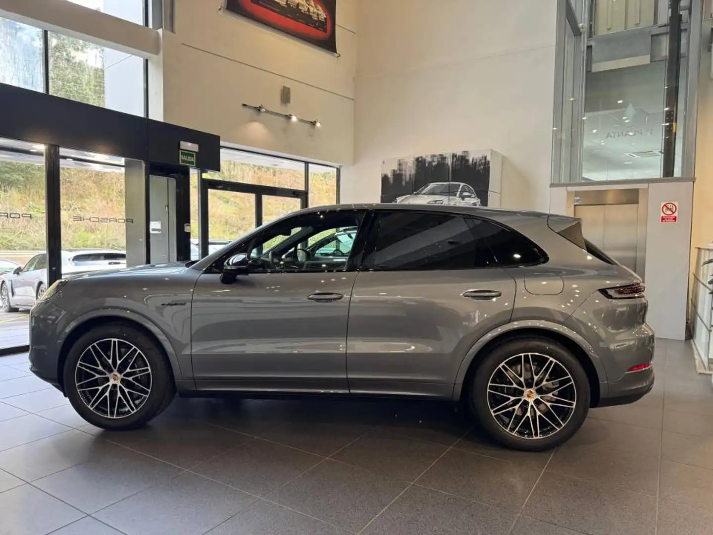 Porsche Cayenne E-Hybrid Black Edition Aut. Gris - 2