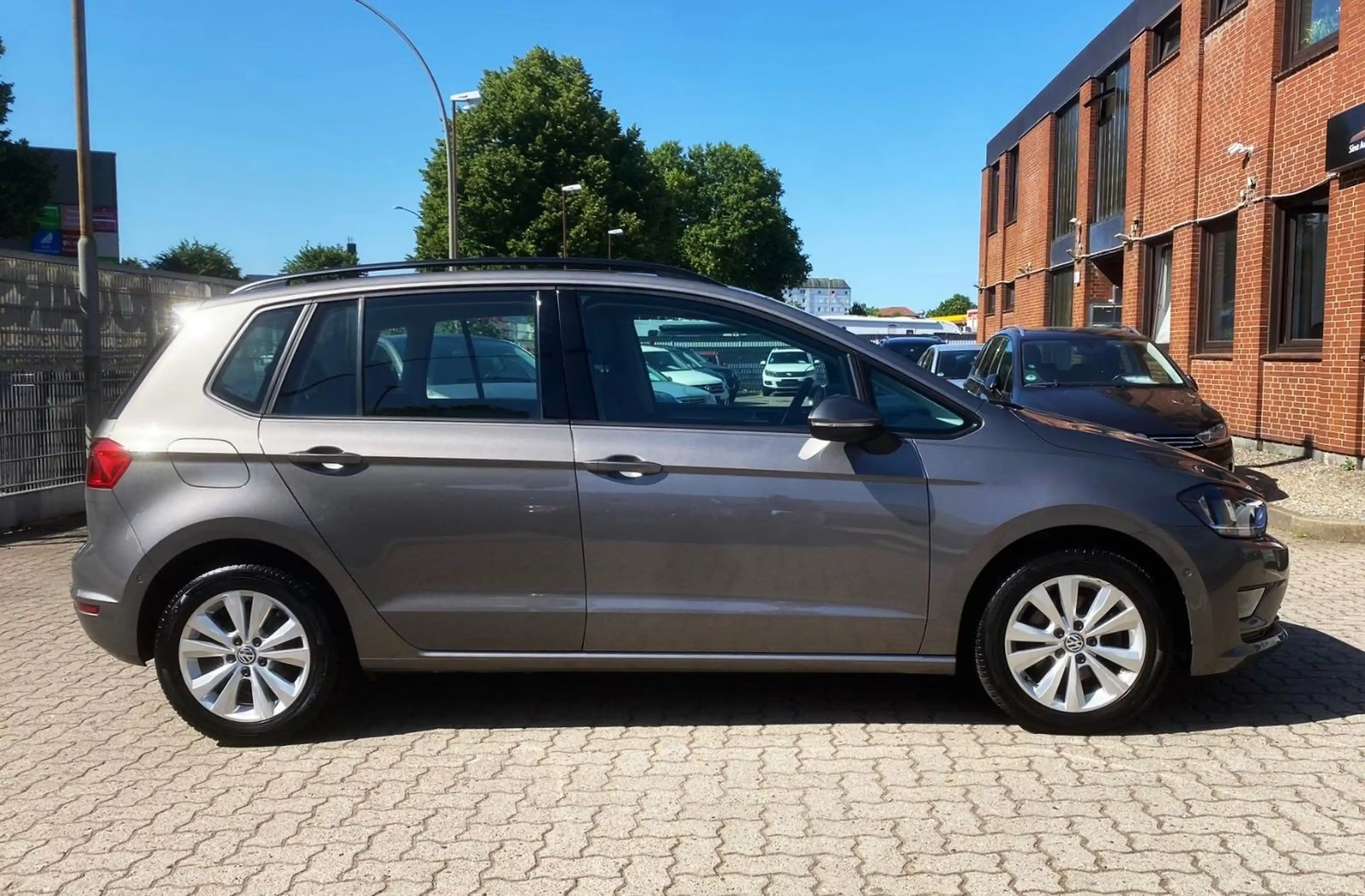 Volkswagen Golf Sportsvan 1.6 TDI DSG|AHK|ACC|1.HAND — photo 2