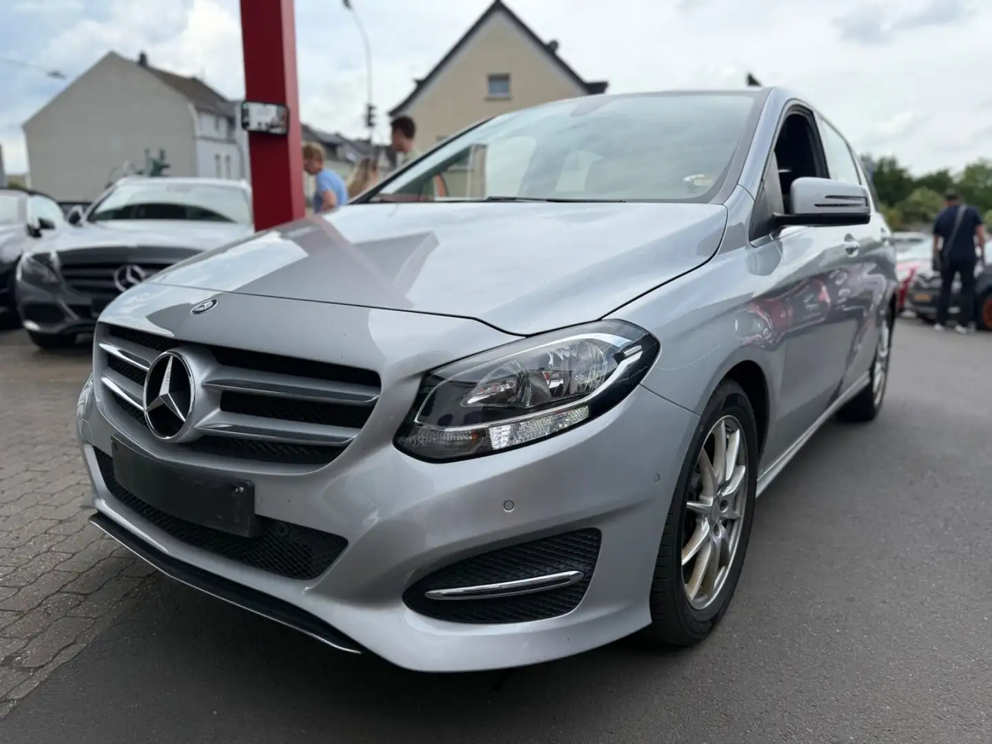 Mercedes-Benz B 180 NAVI/KLIMA/SHZ/PDC/TEMPOMAT/USB/ALUS/AHK Argent - 1