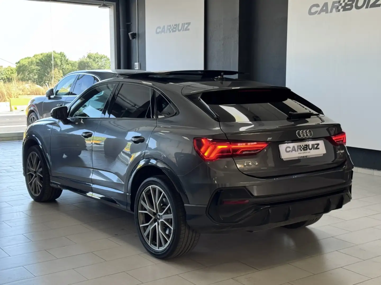 Audi Q3 Sportback 40 TDI S line quattro S tronic 147kW Gris - 2