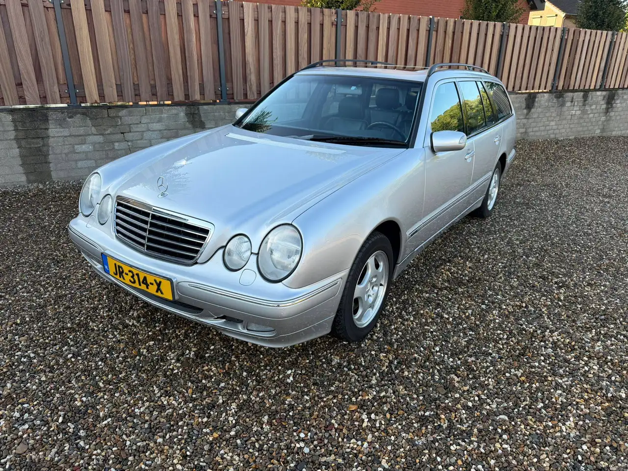 Mercedes-Benz E 320 4-MATIC | Kombi | Blijvend Youngtimer, foto 2