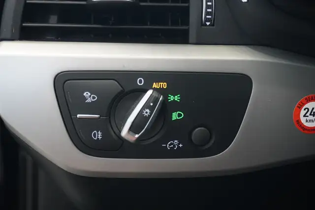 Audi A4 Avant view 15