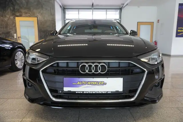 Audi A4 Avant view 2