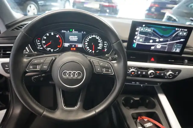 Audi A4 Avant view 11